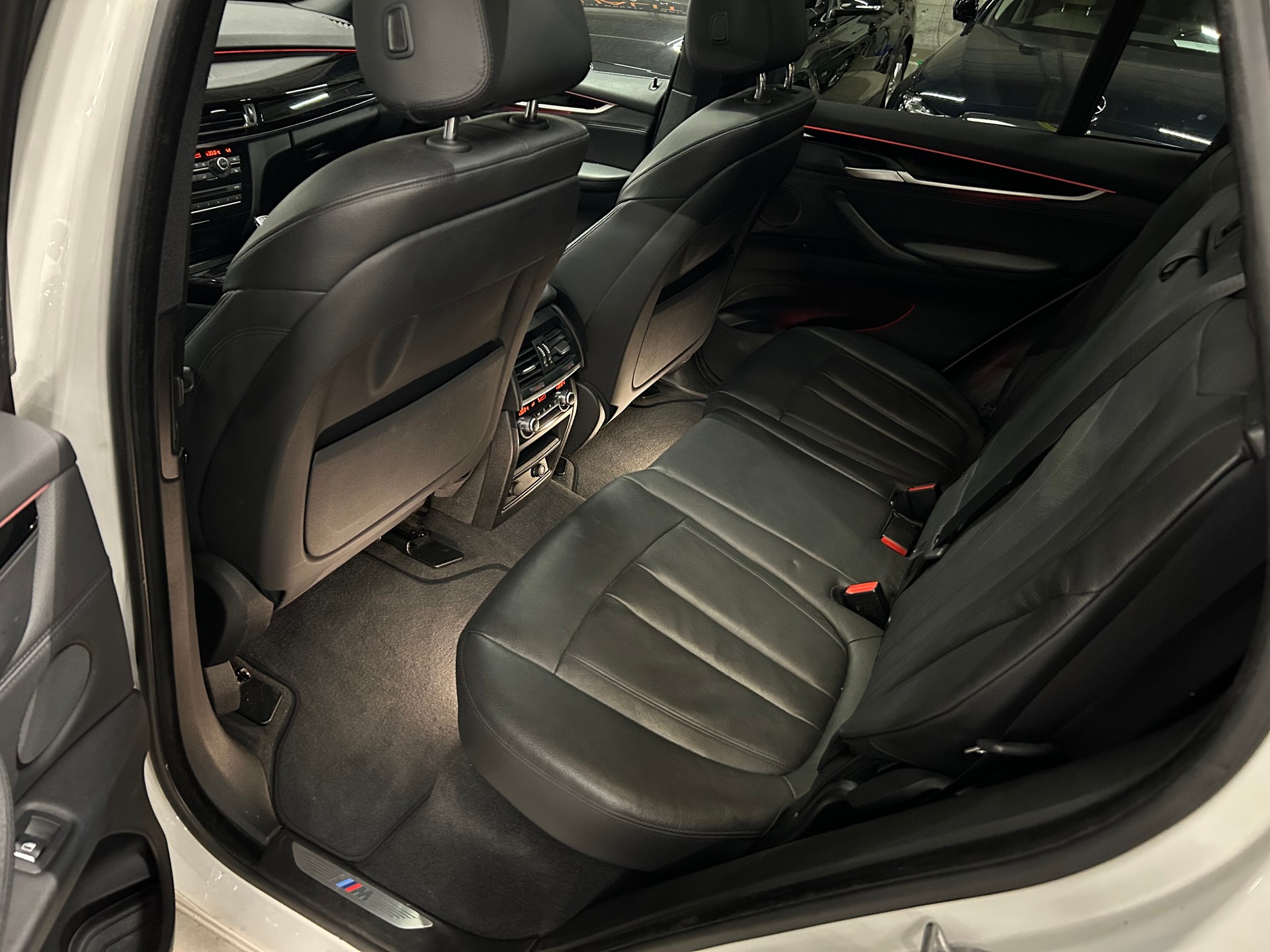 BMW X5 xDrive M50d Steptronic-image-11