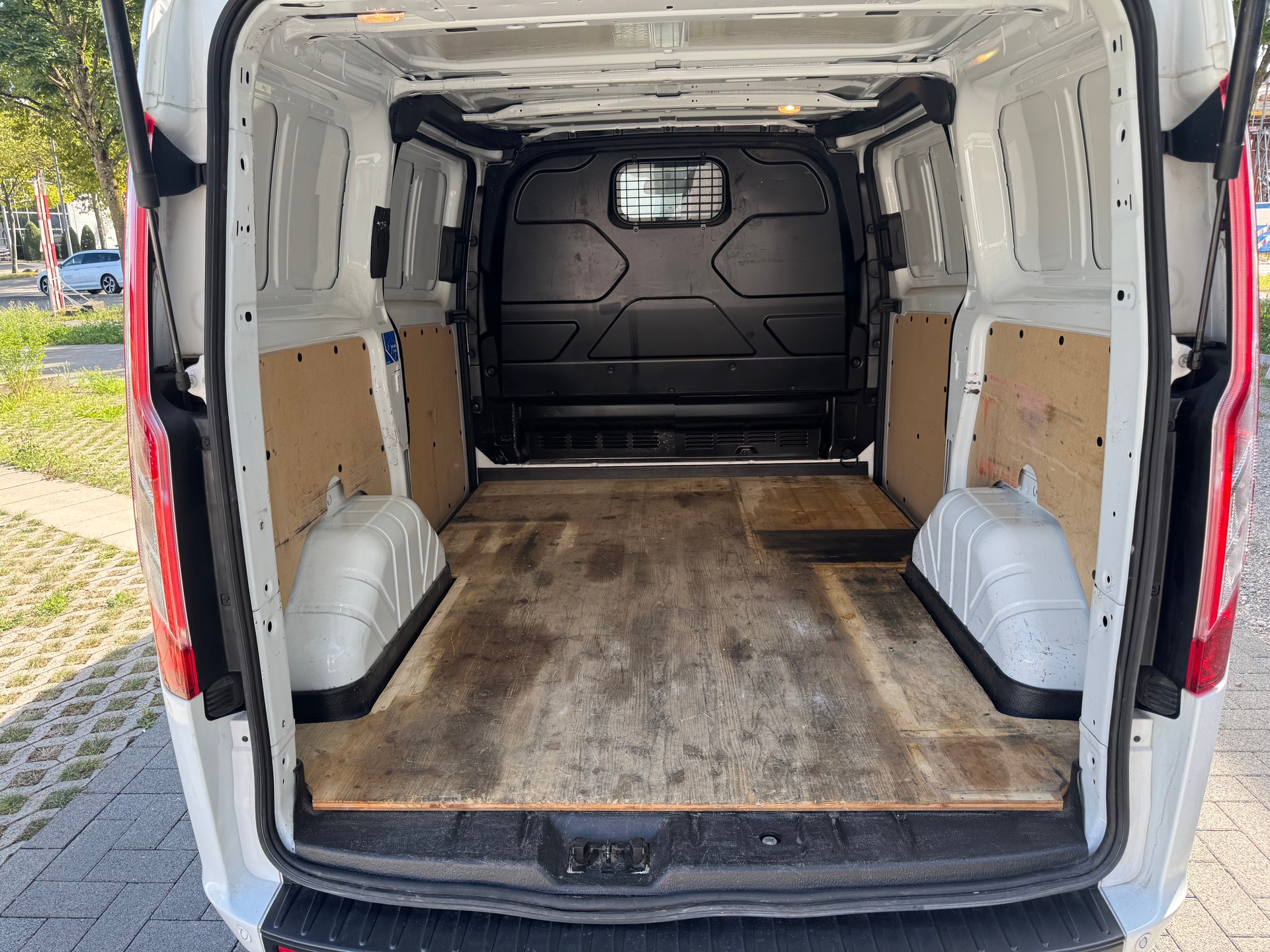 FORD Transit Custom Van 340 L1H1 Trend-image-9