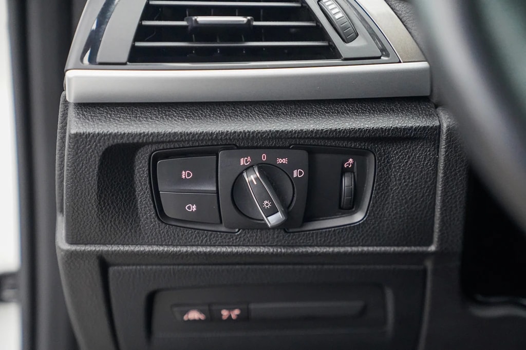 BMW 220i Sport Line Steptronic-image-24