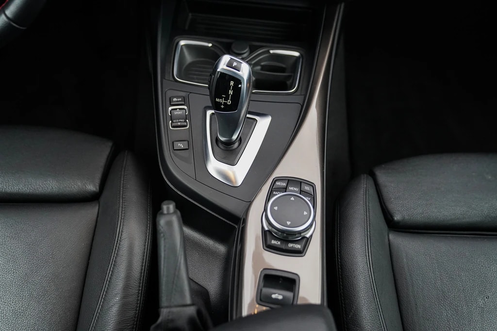 BMW 220i Sport Line Steptronic-image-13