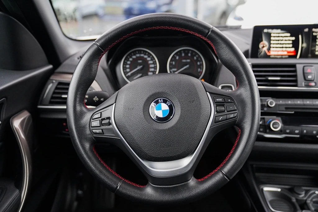 BMW 220i Sport Line Steptronic-image-12