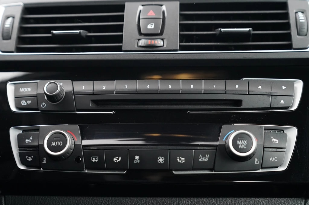 BMW 220i Sport Line Steptronic-image-14
