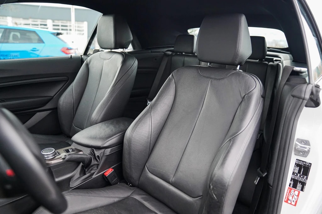 BMW 220i Sport Line Steptronic-image-18