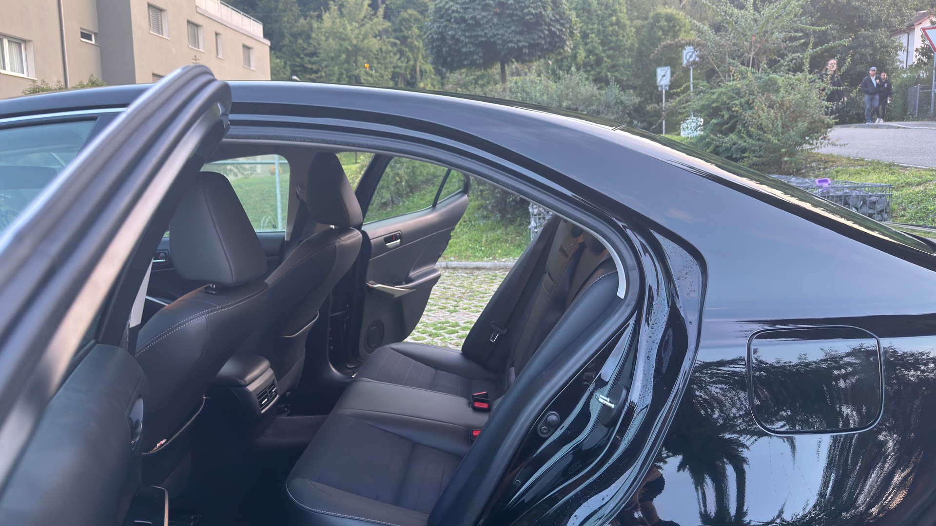 LEXUS IS 300h Automatic-image-4
