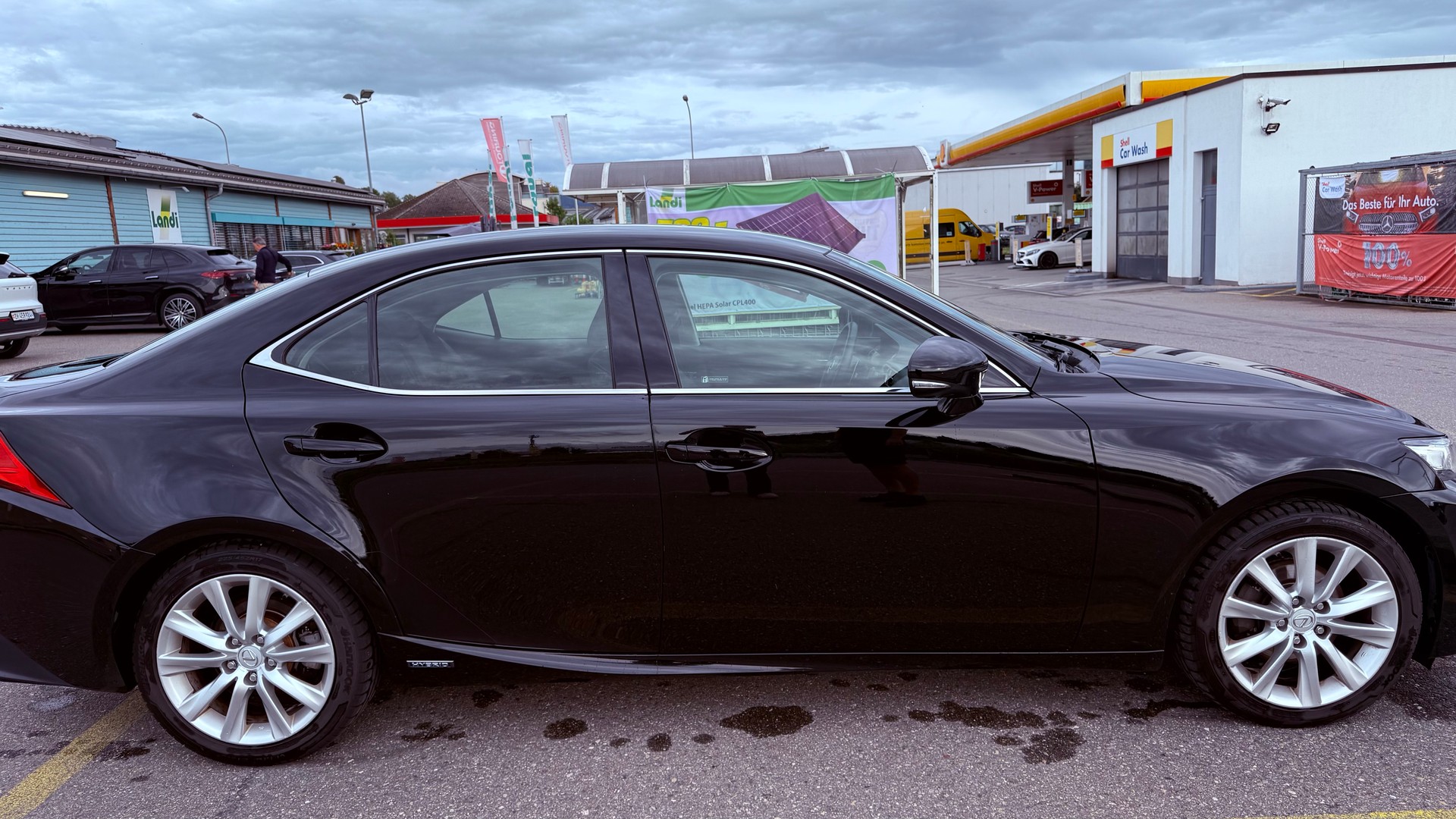 LEXUS IS 300h Automatic-image-1