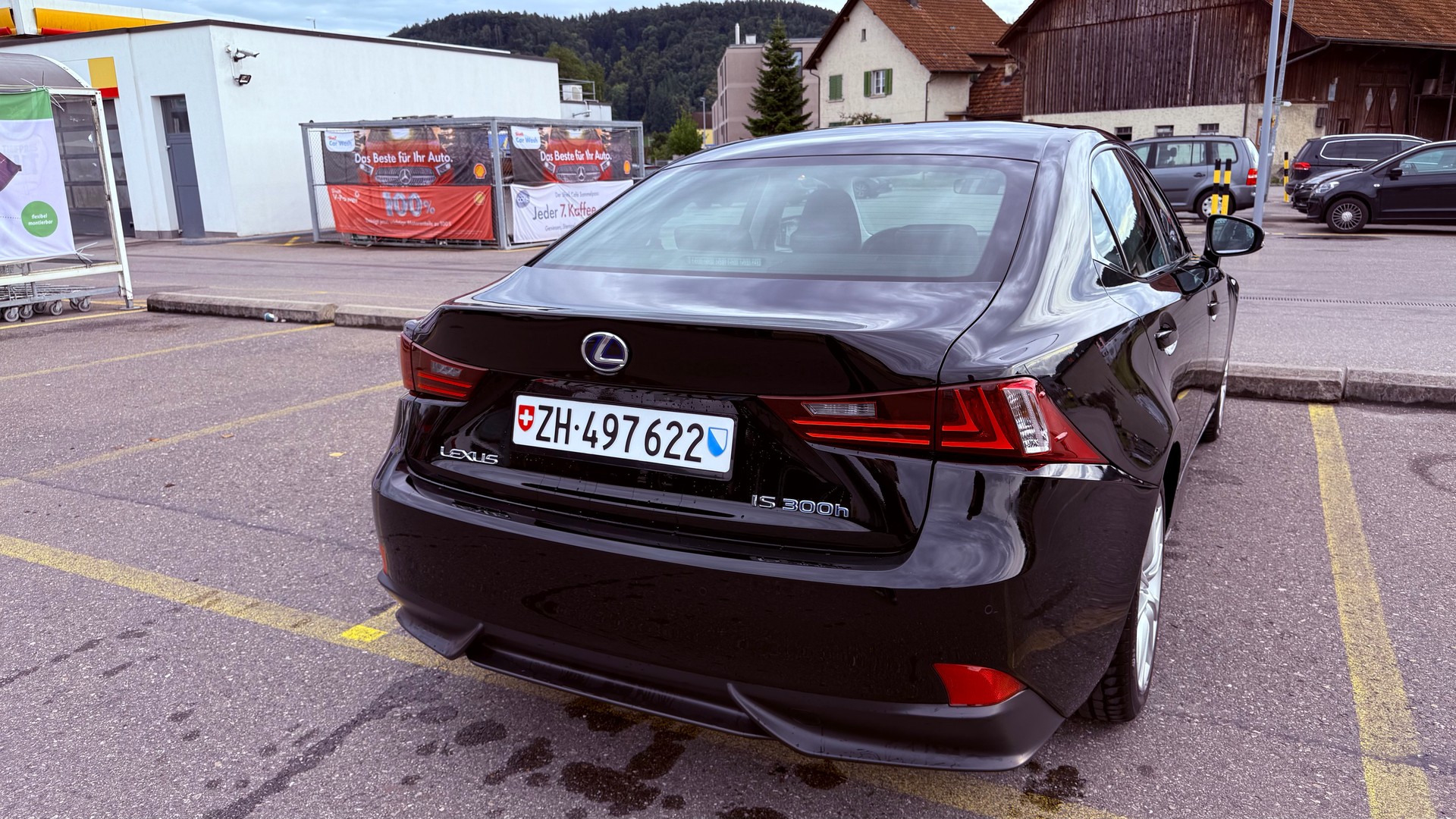 LEXUS IS 300h Automatic-image-2