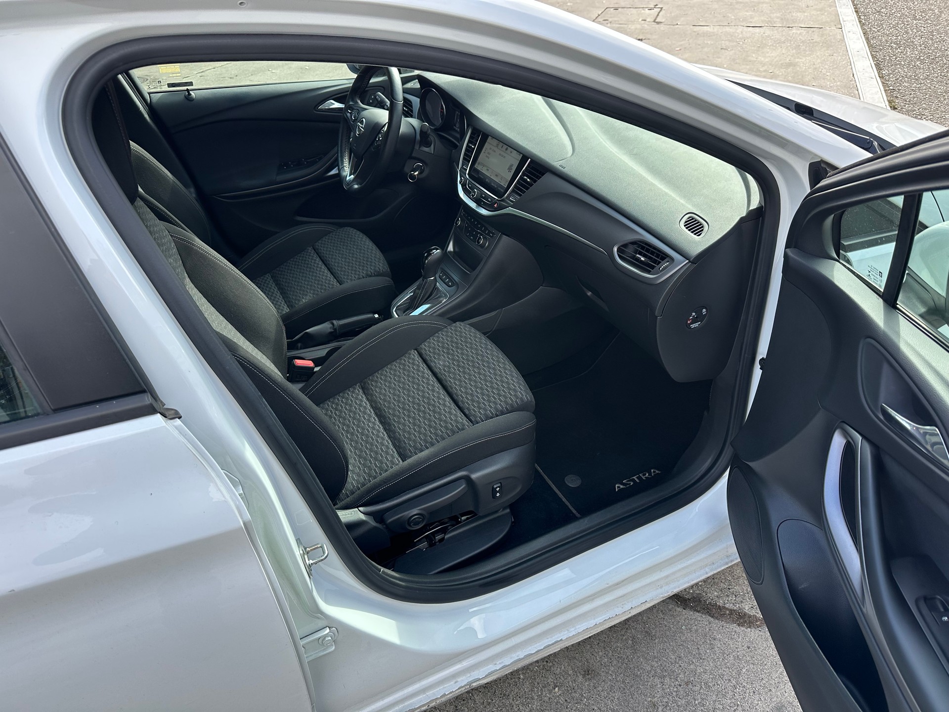 OPEL Astra Sports Tourer 1.4i Turbo Enjoy Automatic-image-12