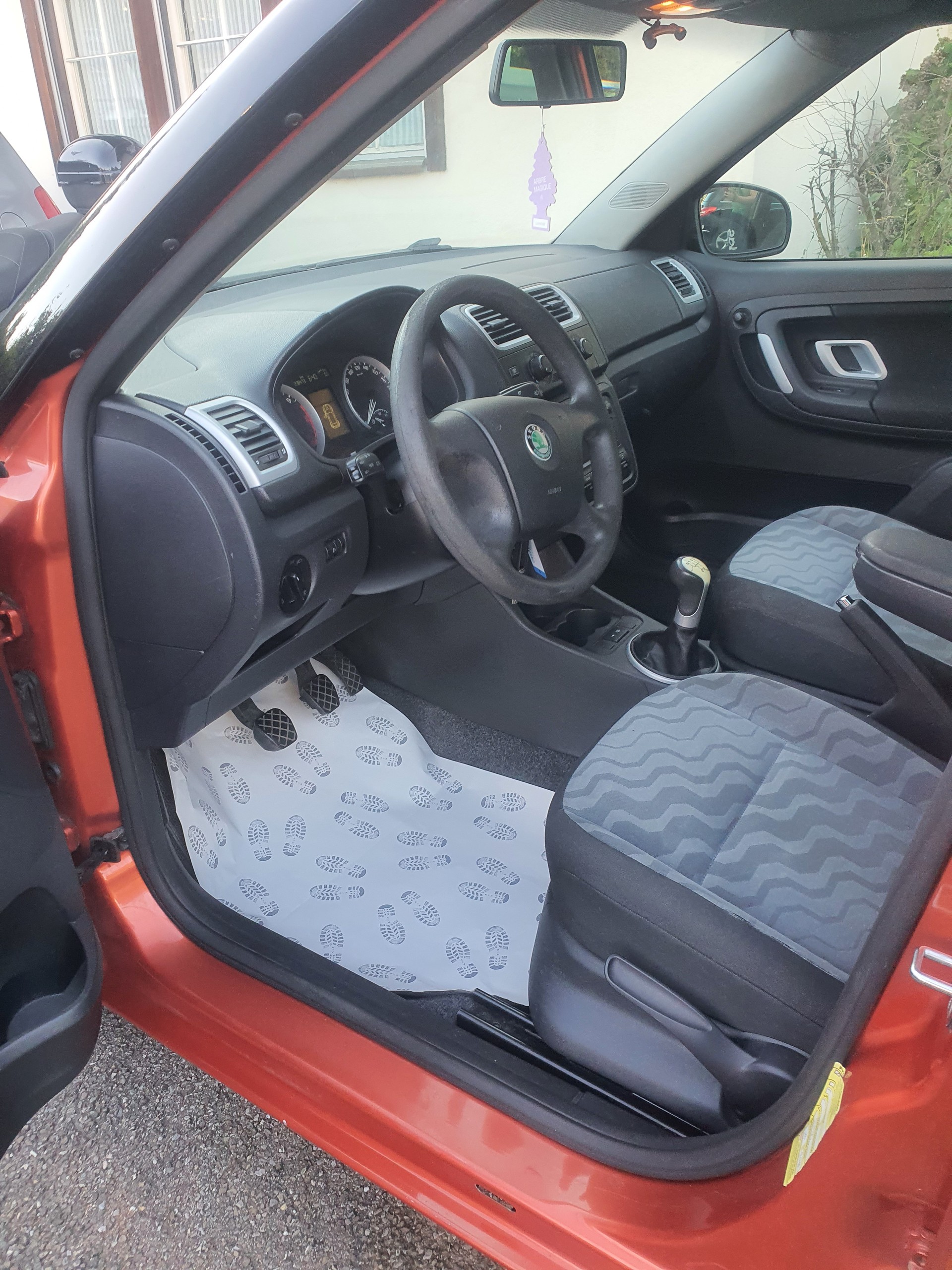 SKODA Fabia 1.4 TDI Elegance-image-7