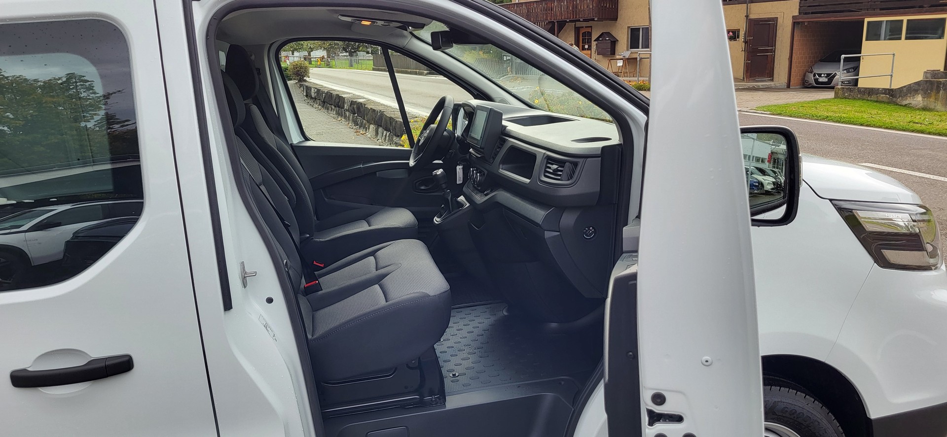 NISSAN Primastar 130 3.0 L1H1 Acenta-image-9