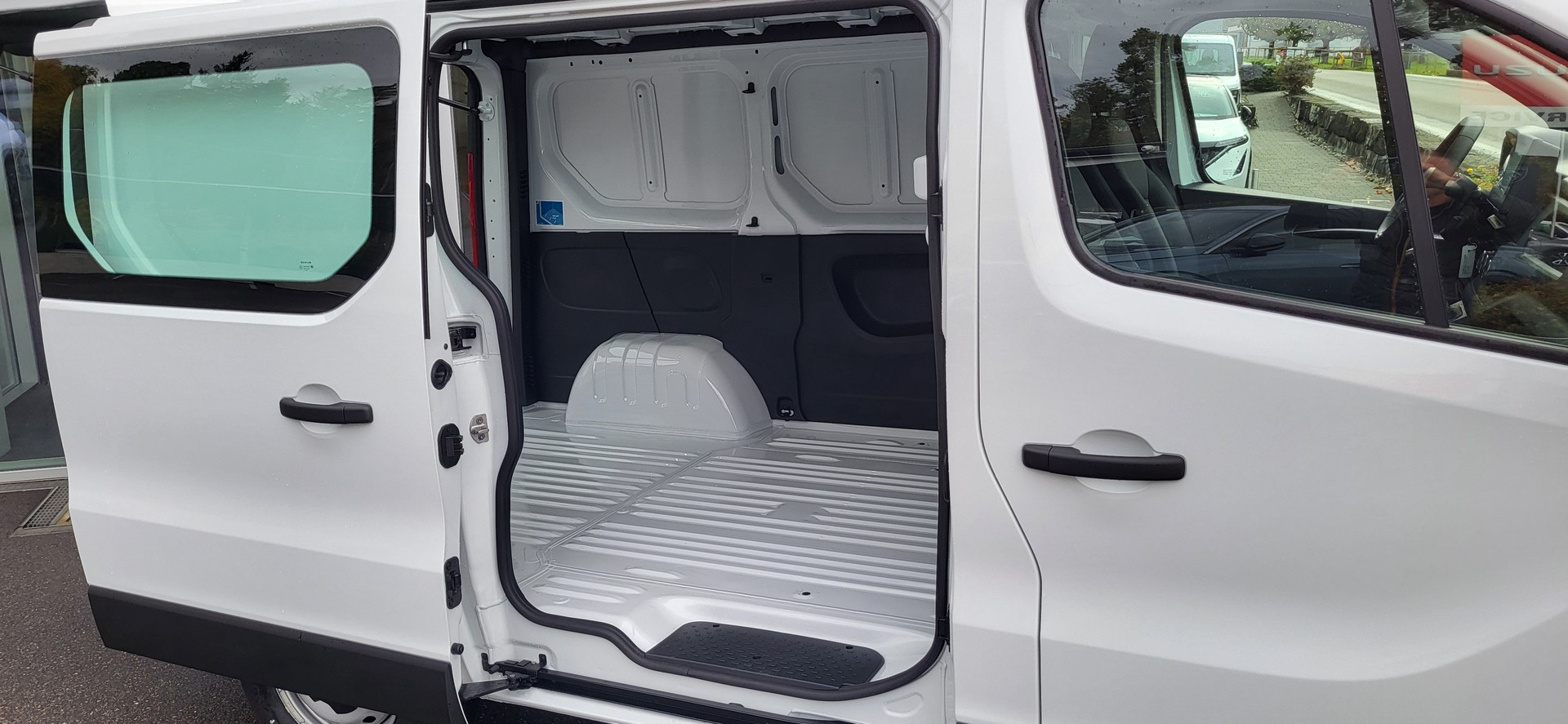 NISSAN Primastar 130 3.0 L1H1 Acenta-image-7