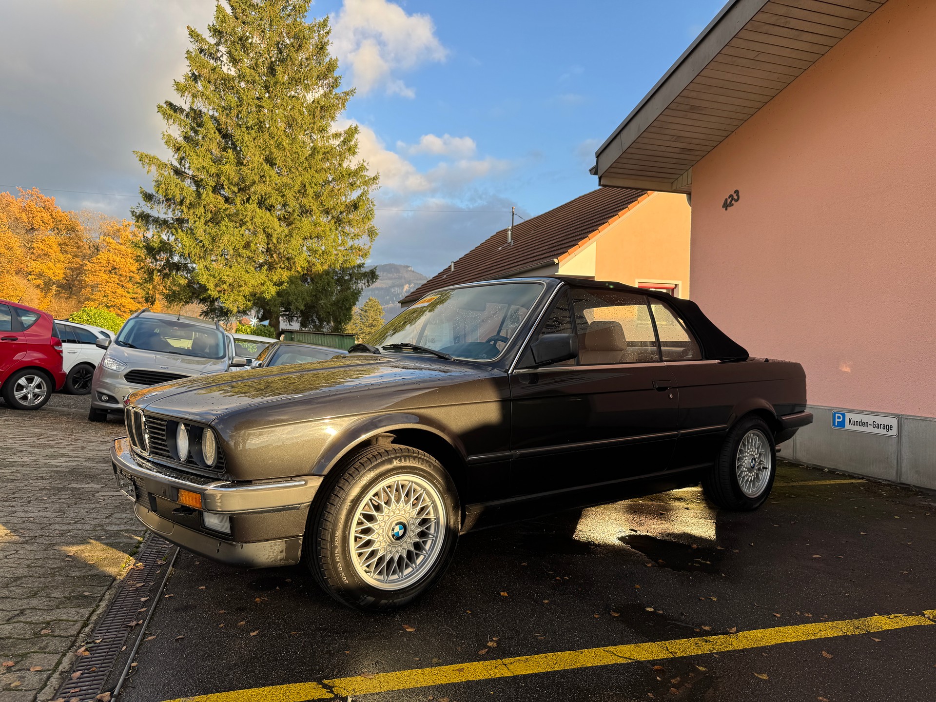 BMW 320i Cabrio-image-1
