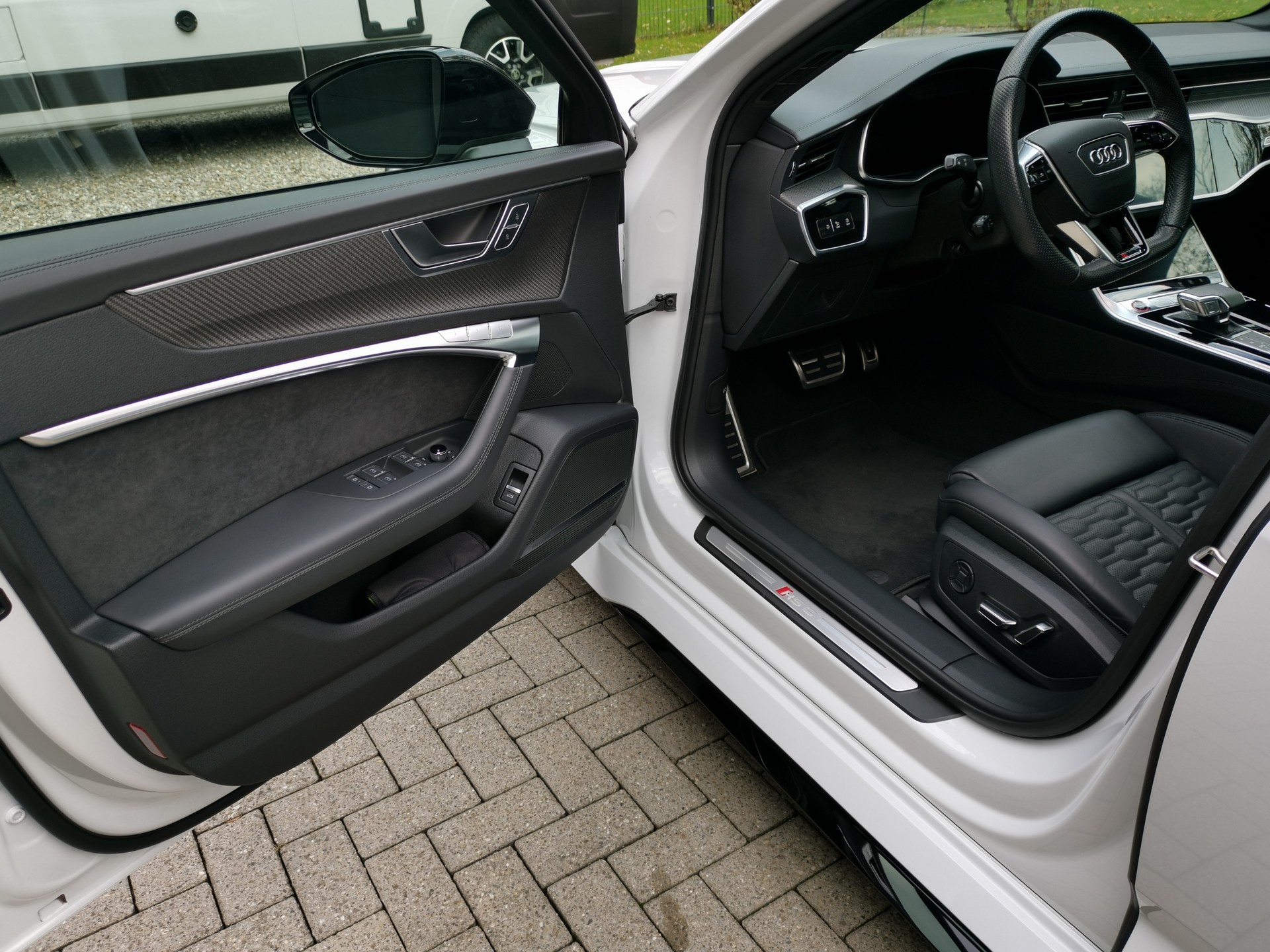 AUDI RS6 Avant 4.0 TFSI V8 quattro-image-18