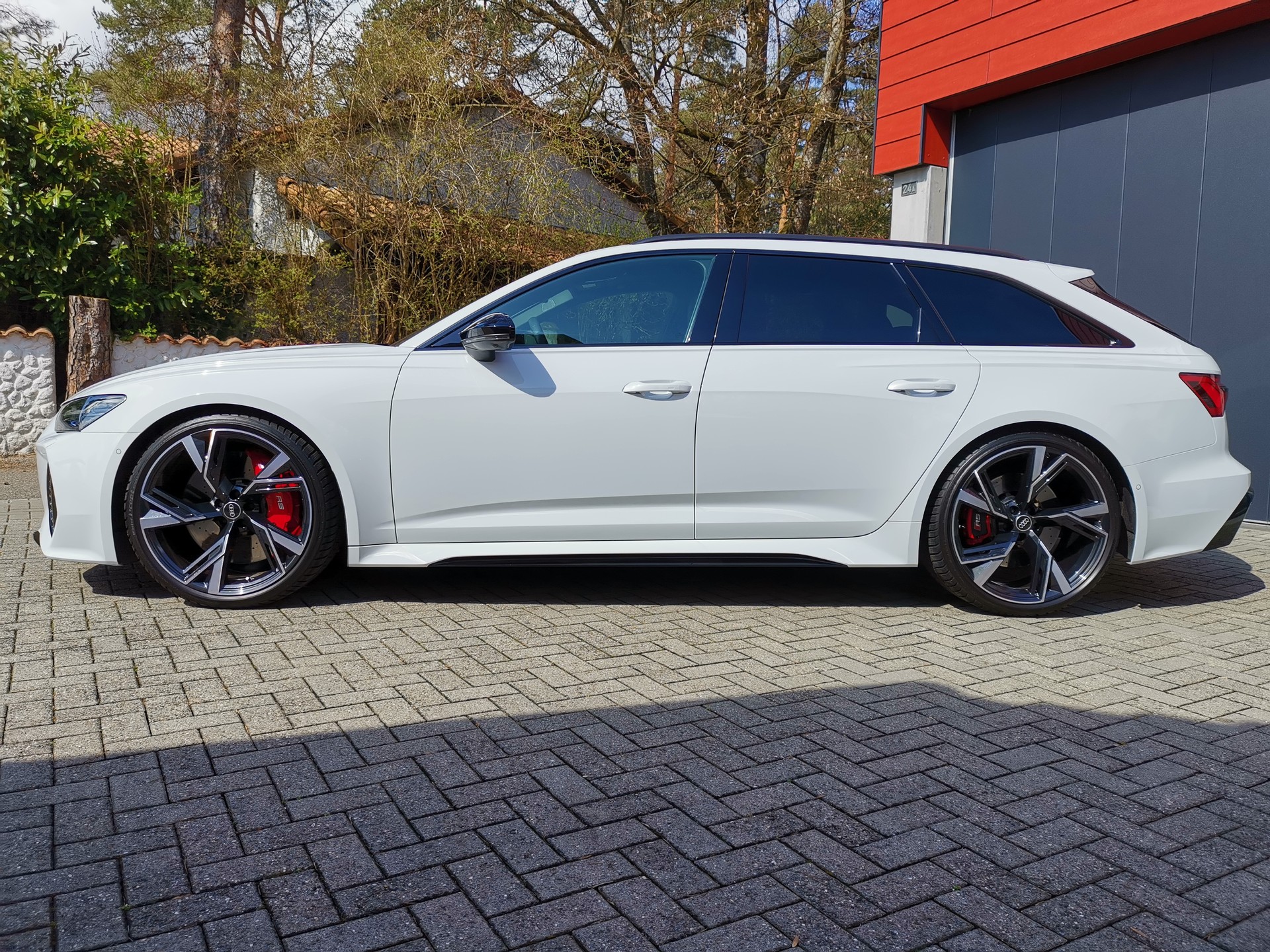 AUDI RS6 Avant 4.0 TFSI V8 quattro-image-2