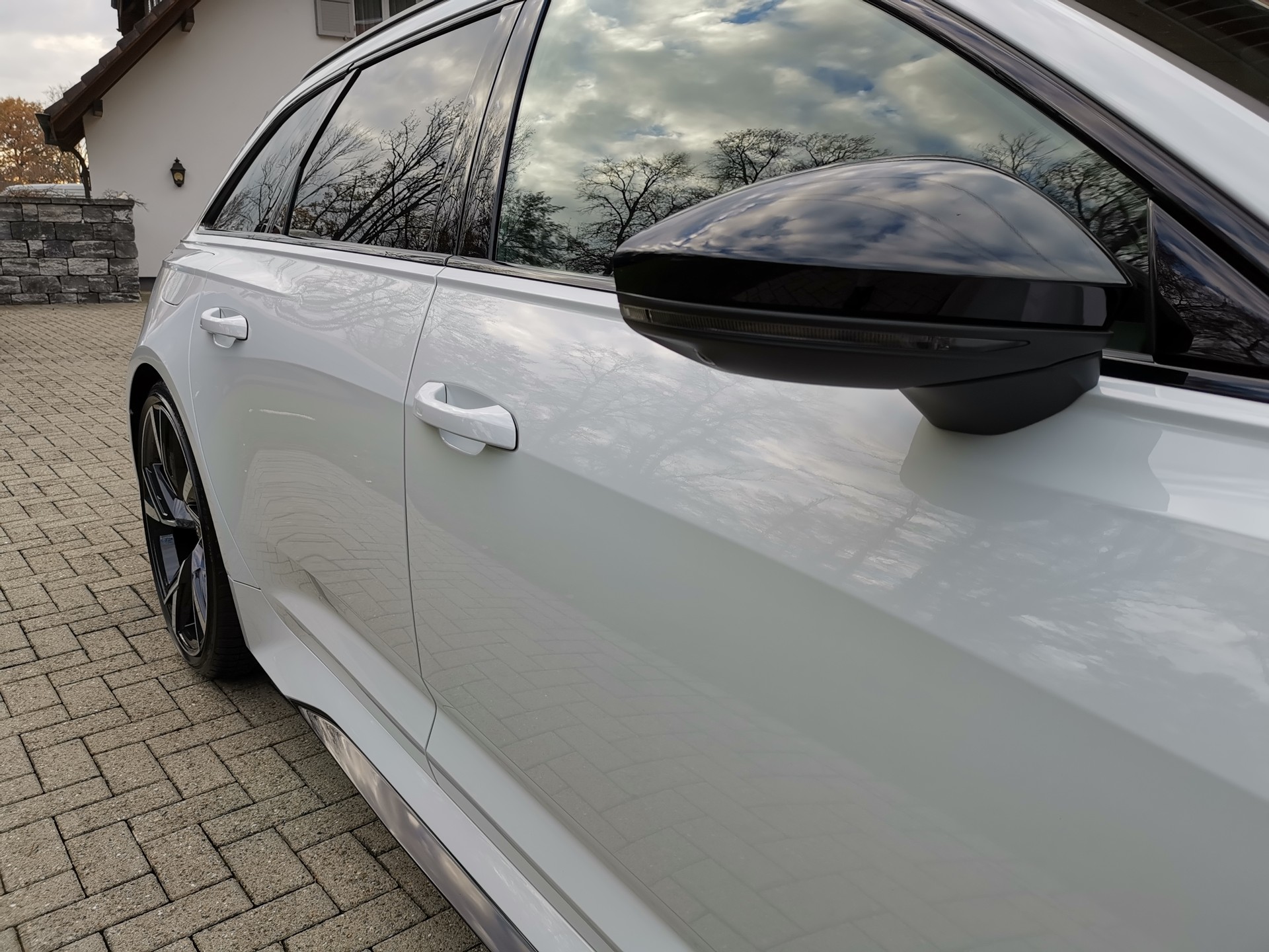 AUDI RS6 Avant 4.0 TFSI V8 quattro-image-12