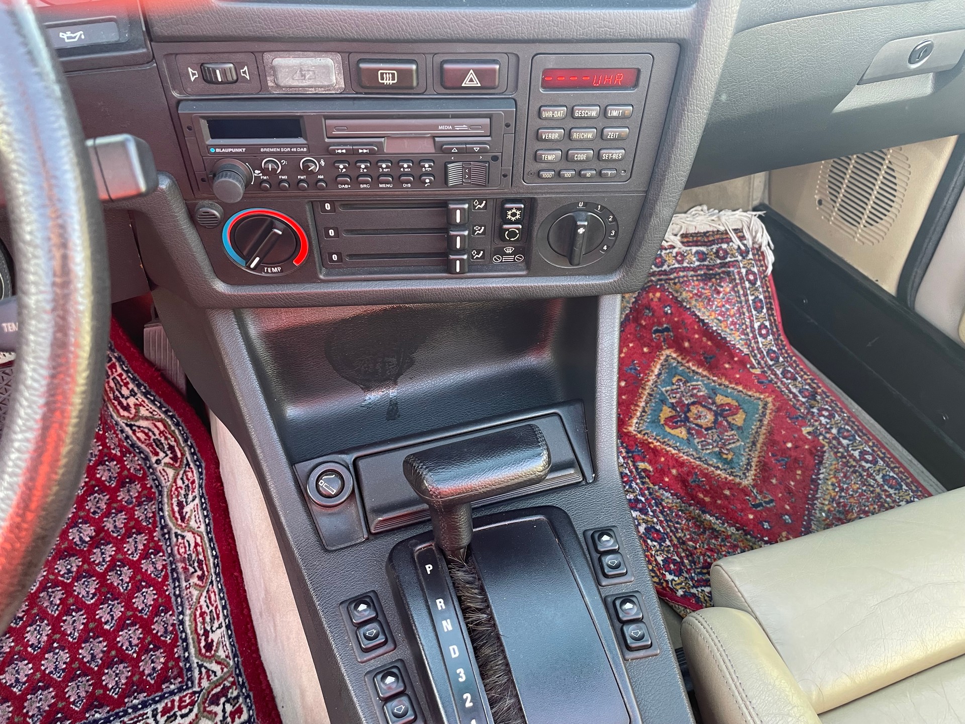 BMW 325i A Cabrio-image-12