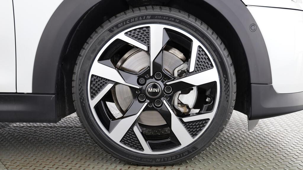 MINI Cooper S Cabrio-image-9