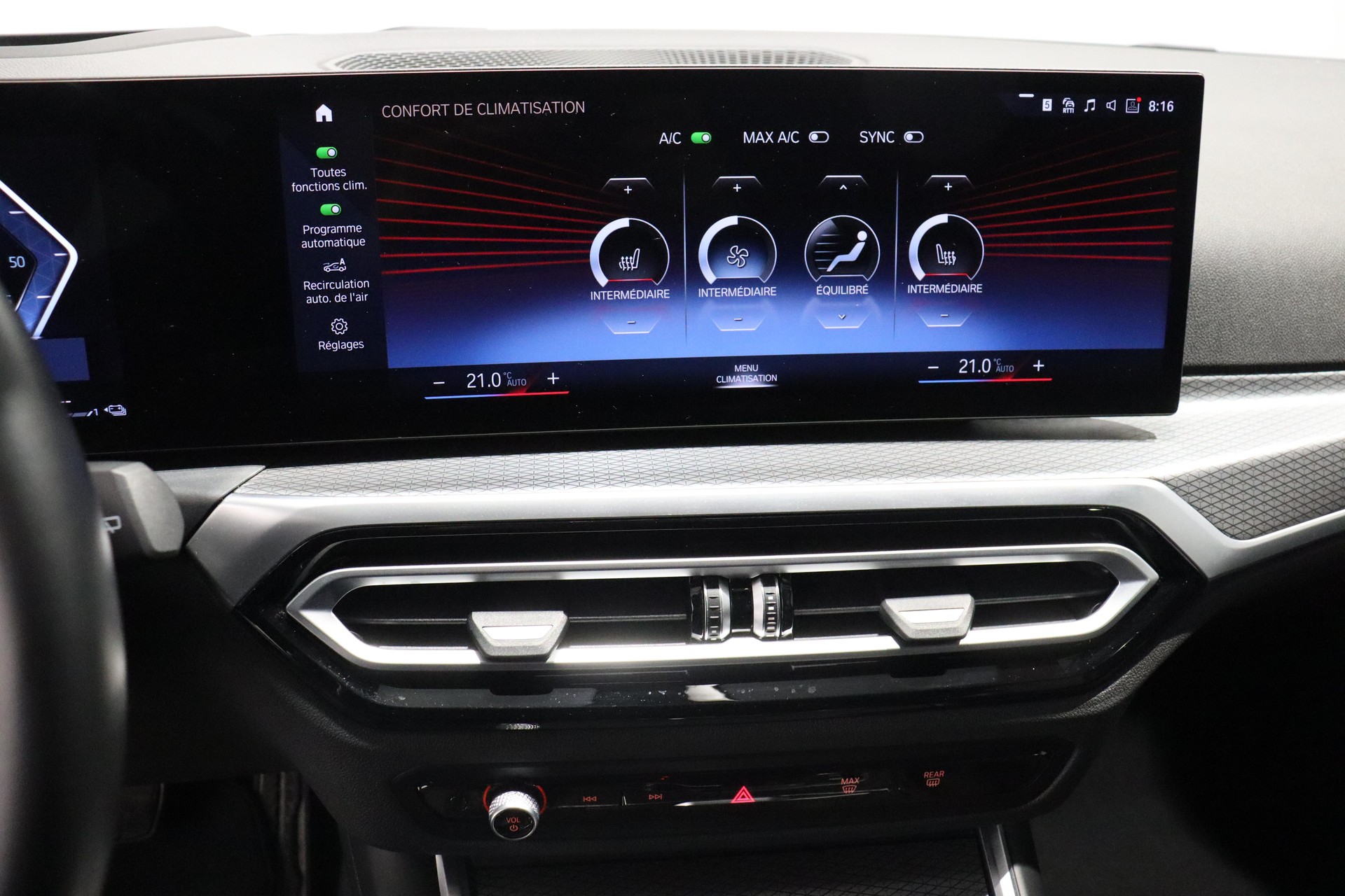 BMW 330e xDrive SAG Touring-image-15