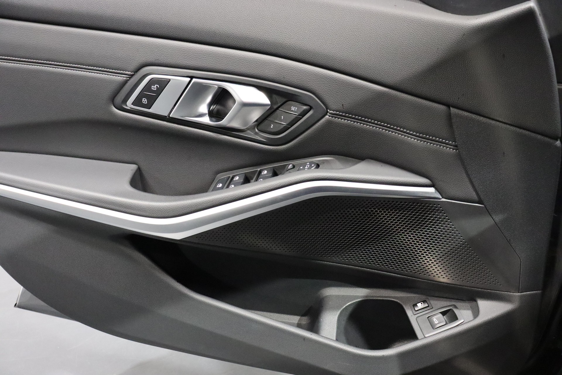 BMW 330e xDrive SAG Touring-image-18