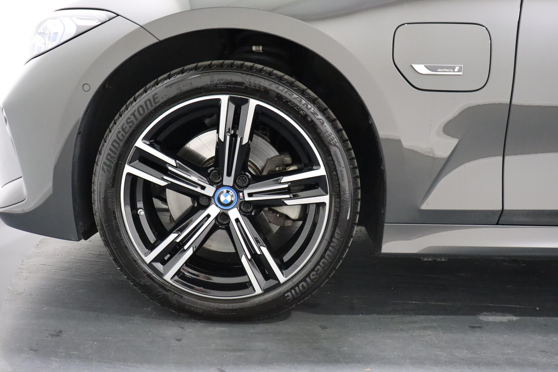 BMW 330e xDrive SAG Touring-image-5