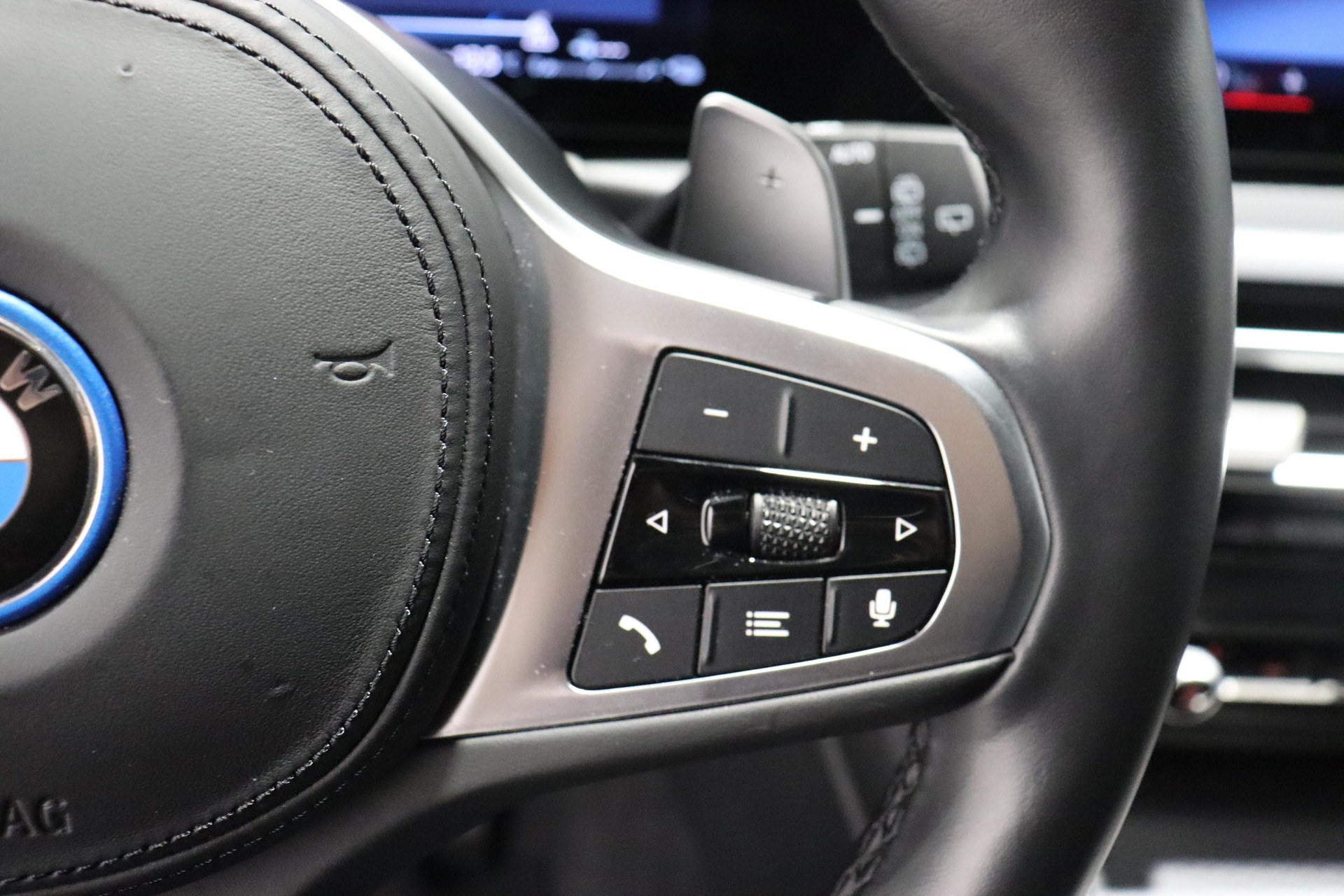 BMW 330e xDrive SAG Touring-image-20