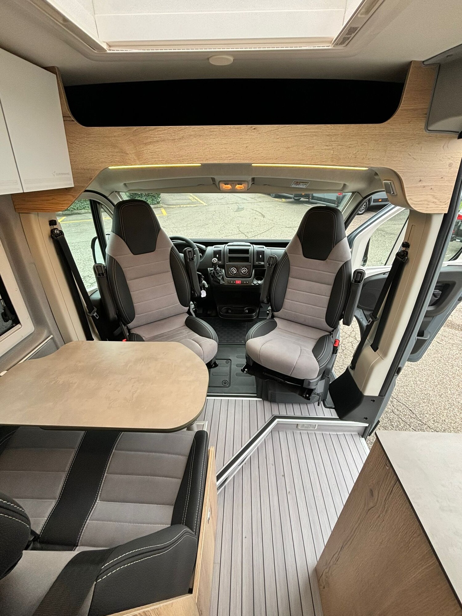 CLEVER VANS Runner Citroen 165 PS-image-10