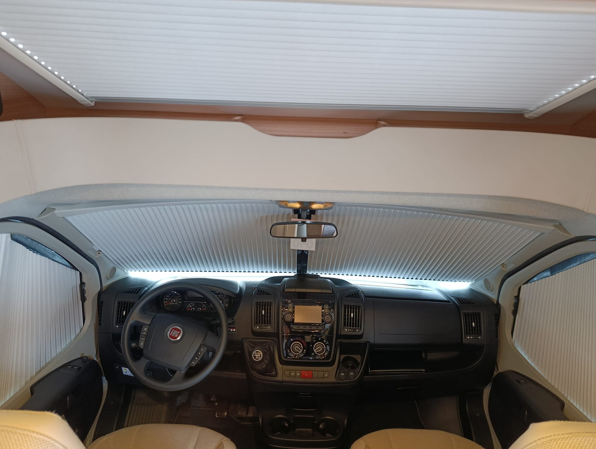 KNAUS R 21-image-24