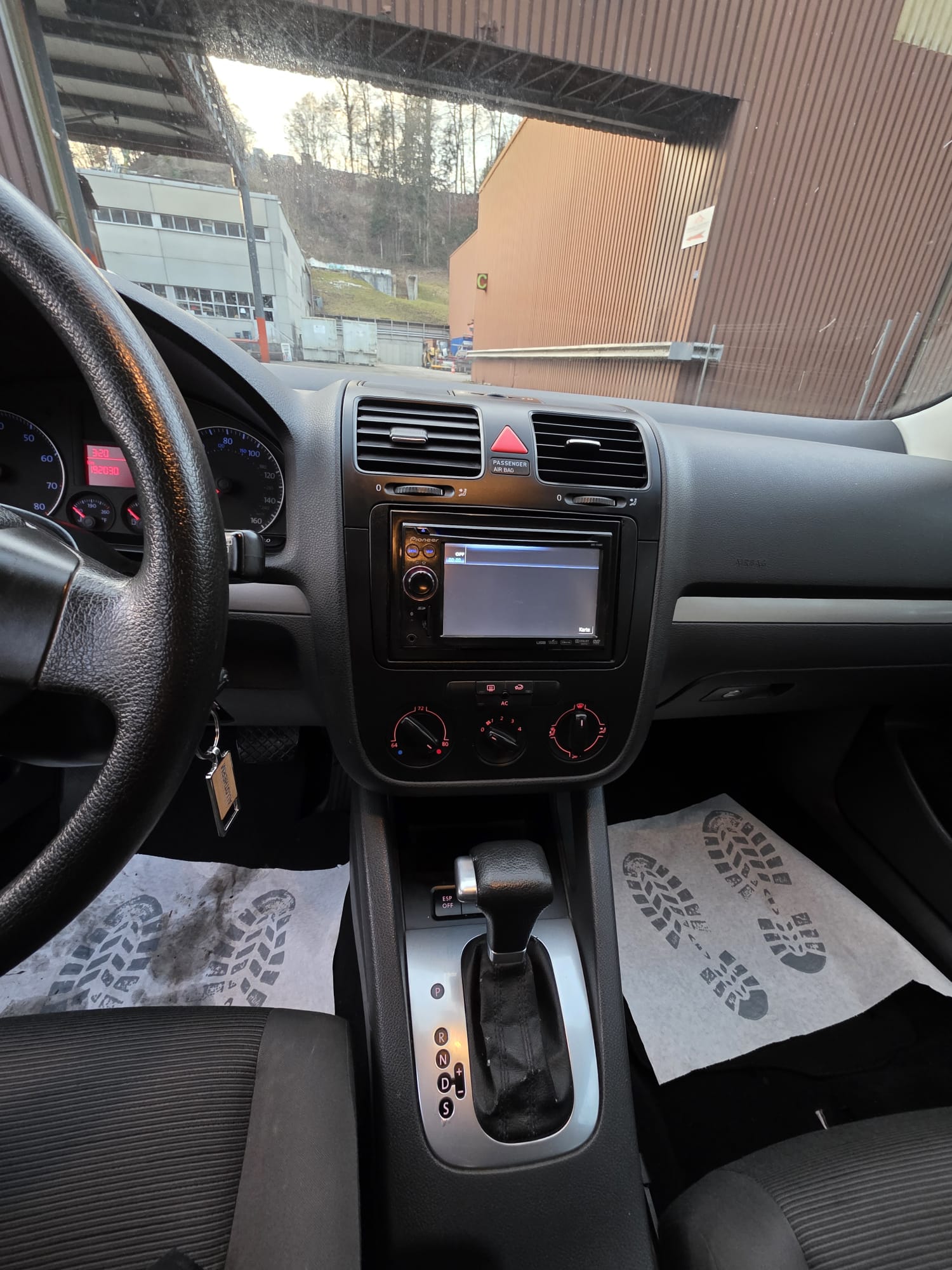 VW GOLF-image-5