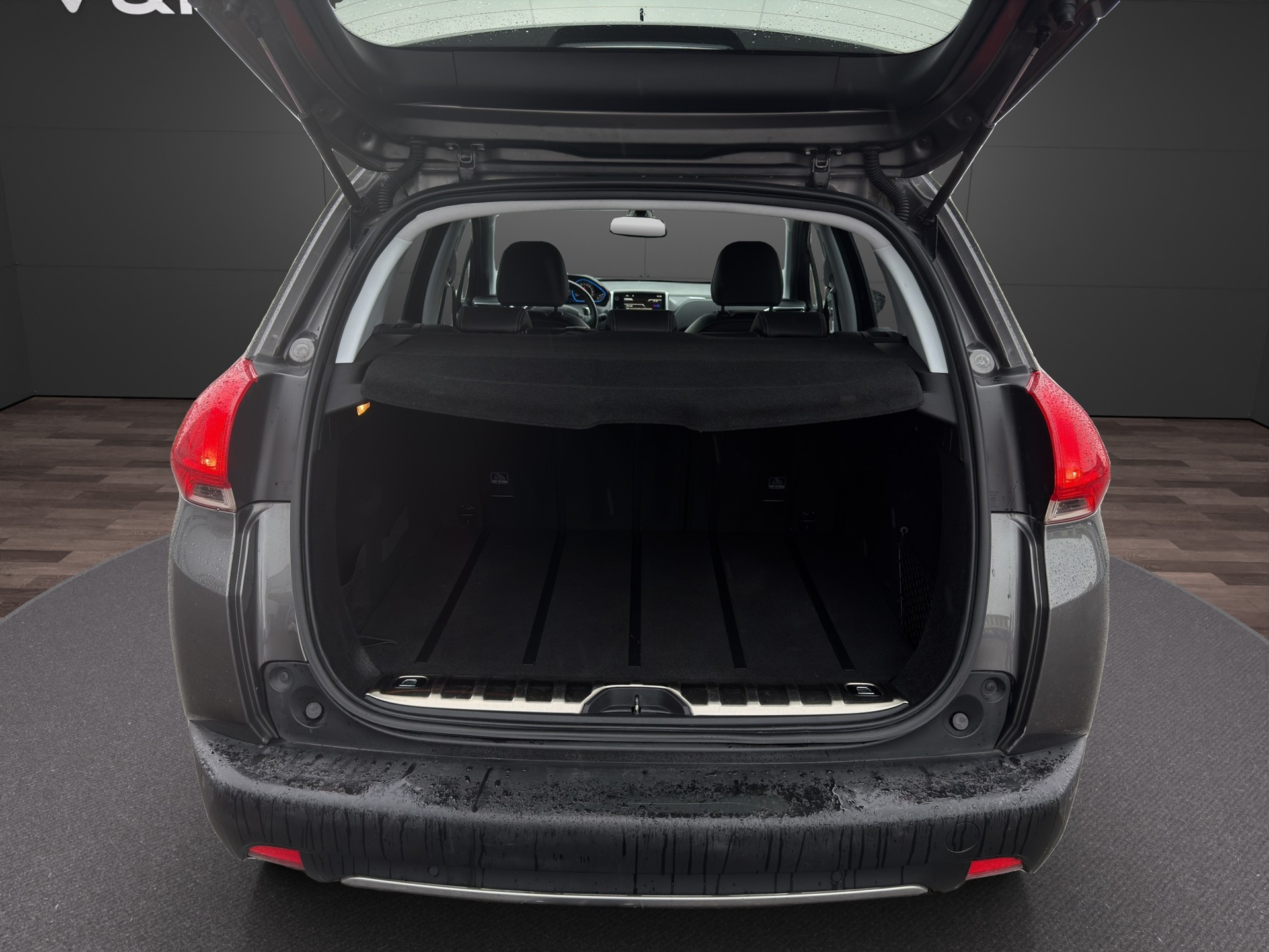 PEUGEOT 2008 1.6 e-HDi Allure EGS6-image-23