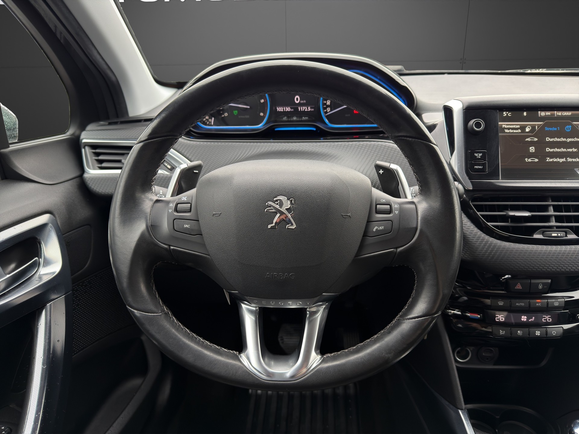 PEUGEOT 2008 1.6 e-HDi Allure EGS6-image-11