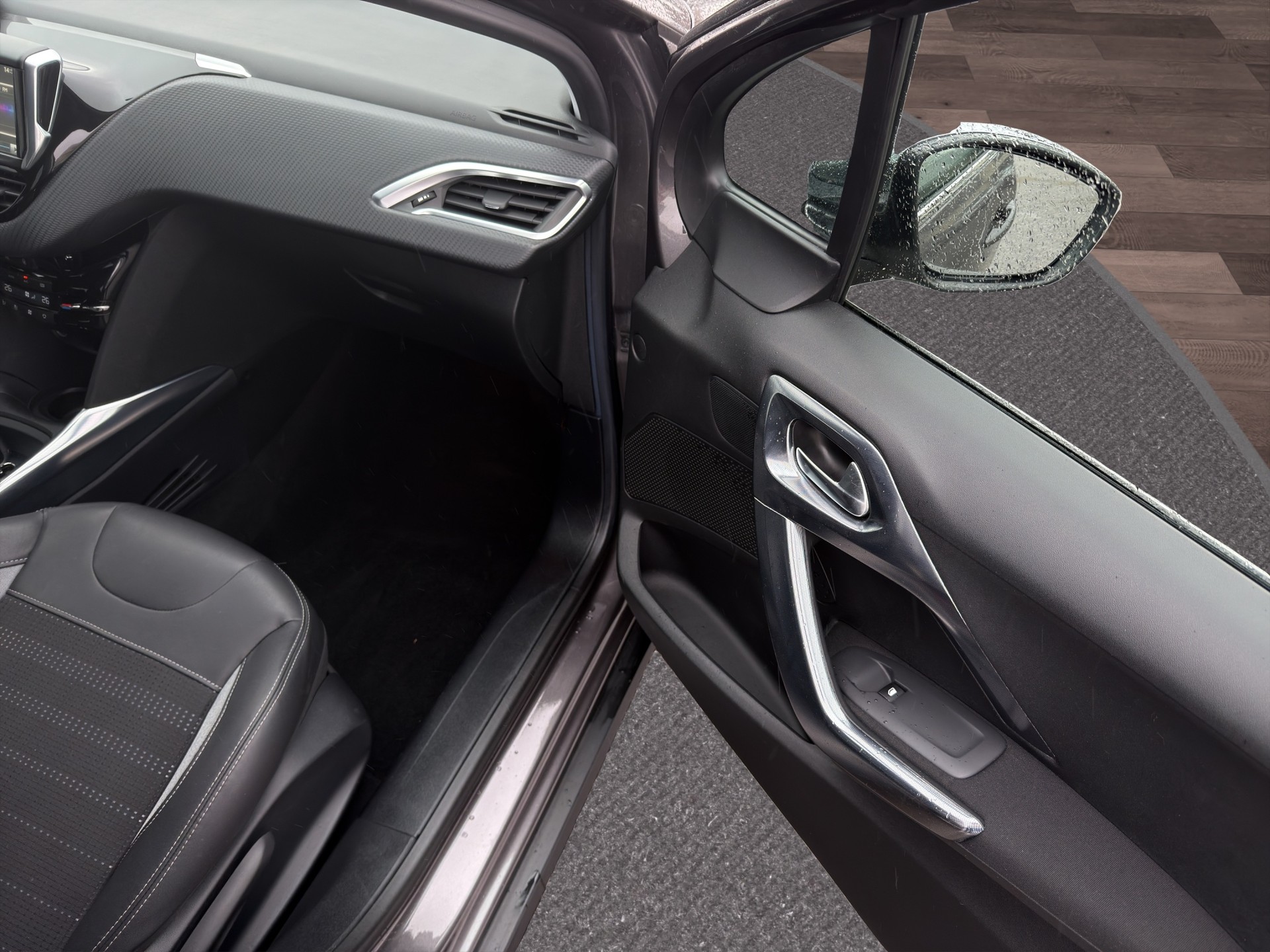 PEUGEOT 2008 1.6 e-HDi Allure EGS6-image-20