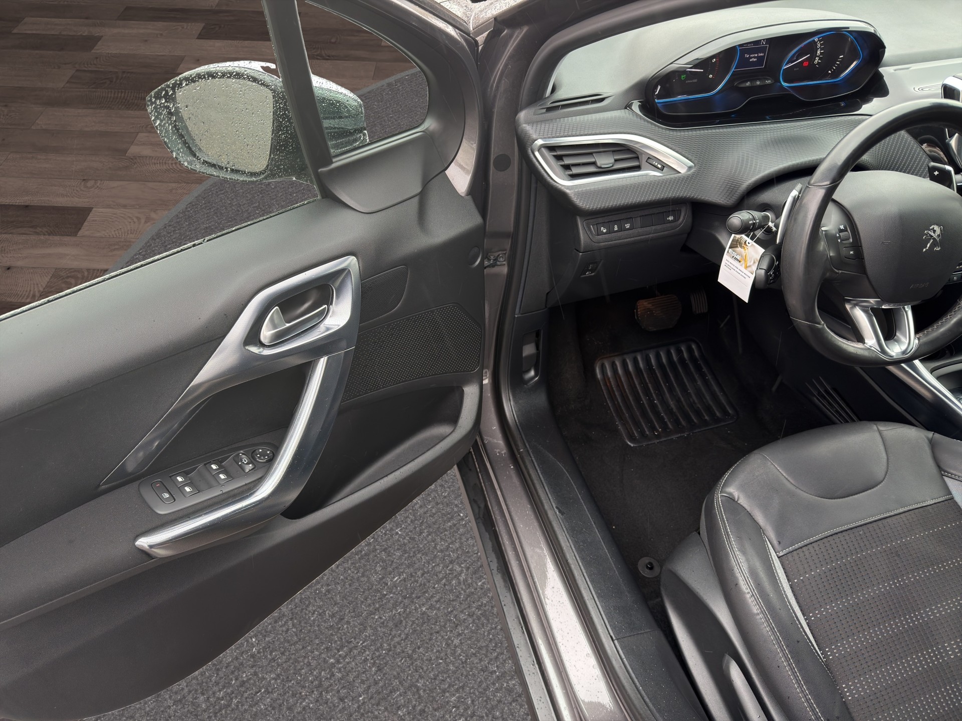 PEUGEOT 2008 1.6 e-HDi Allure EGS6-image-19
