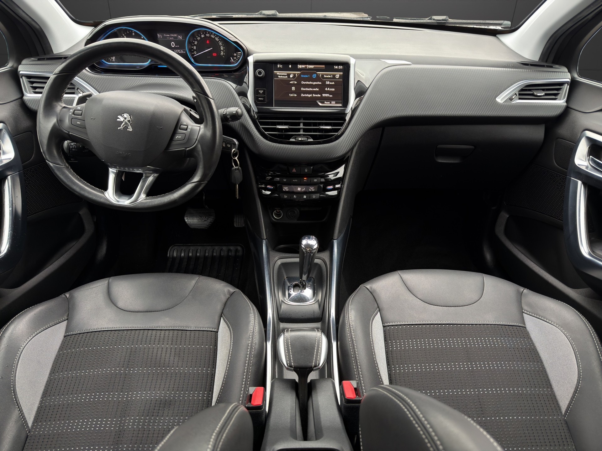 PEUGEOT 2008 1.6 e-HDi Allure EGS6-image-10