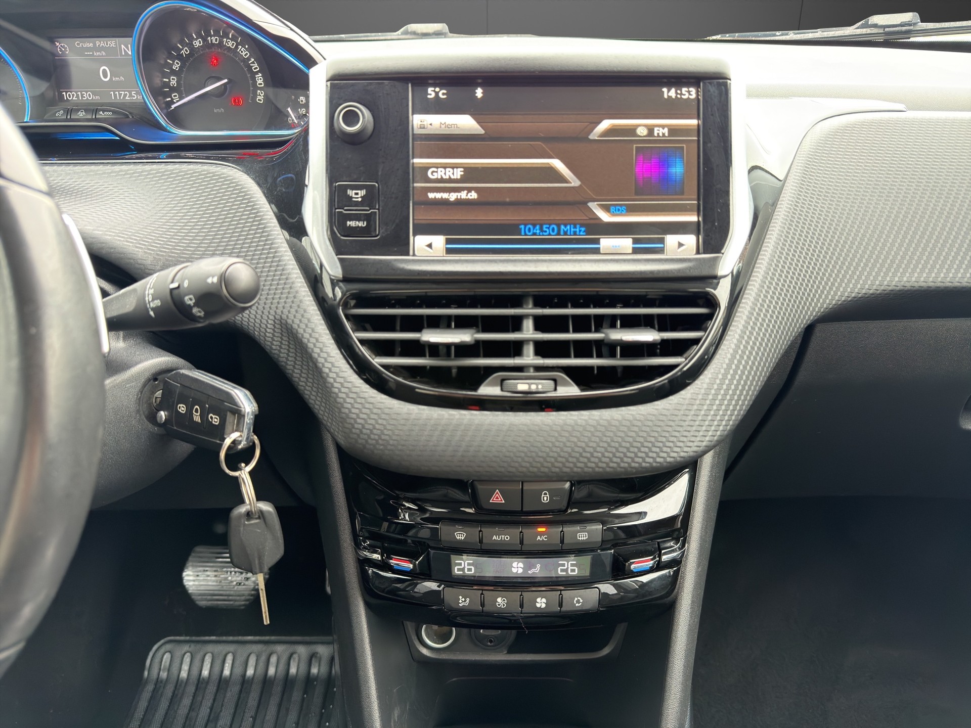 PEUGEOT 2008 1.6 e-HDi Allure EGS6-image-13
