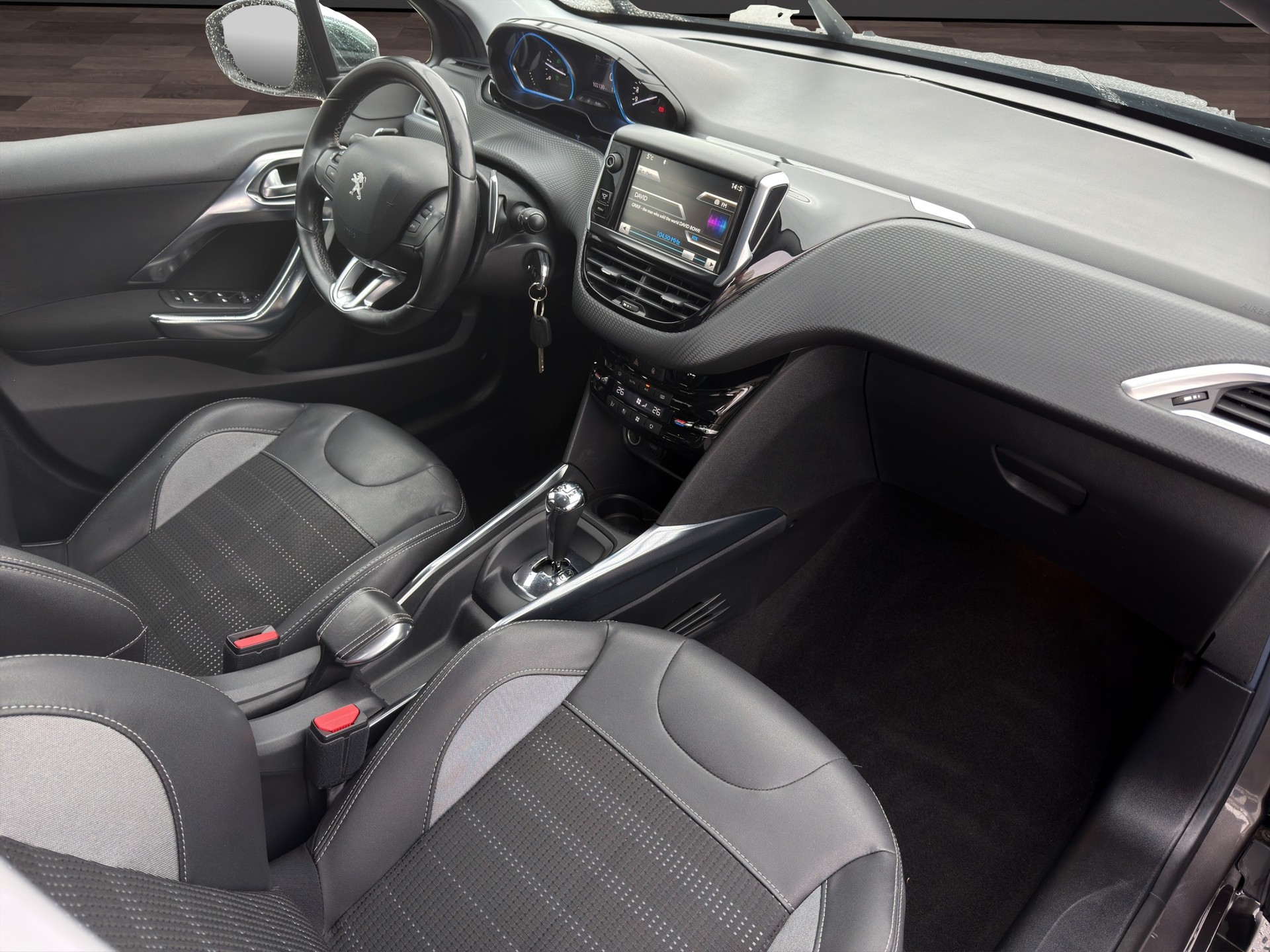 PEUGEOT 2008 1.6 e-HDi Allure EGS6-image-18