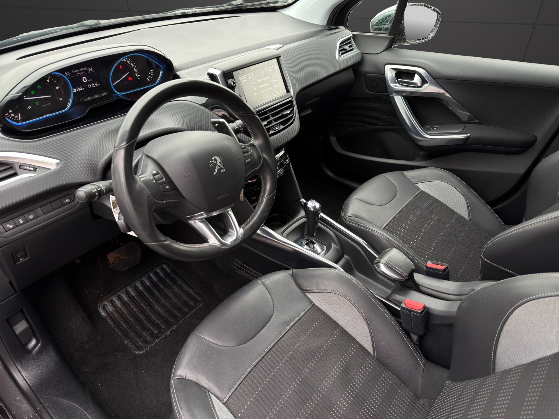 PEUGEOT 2008 1.6 e-HDi Allure EGS6-image-9