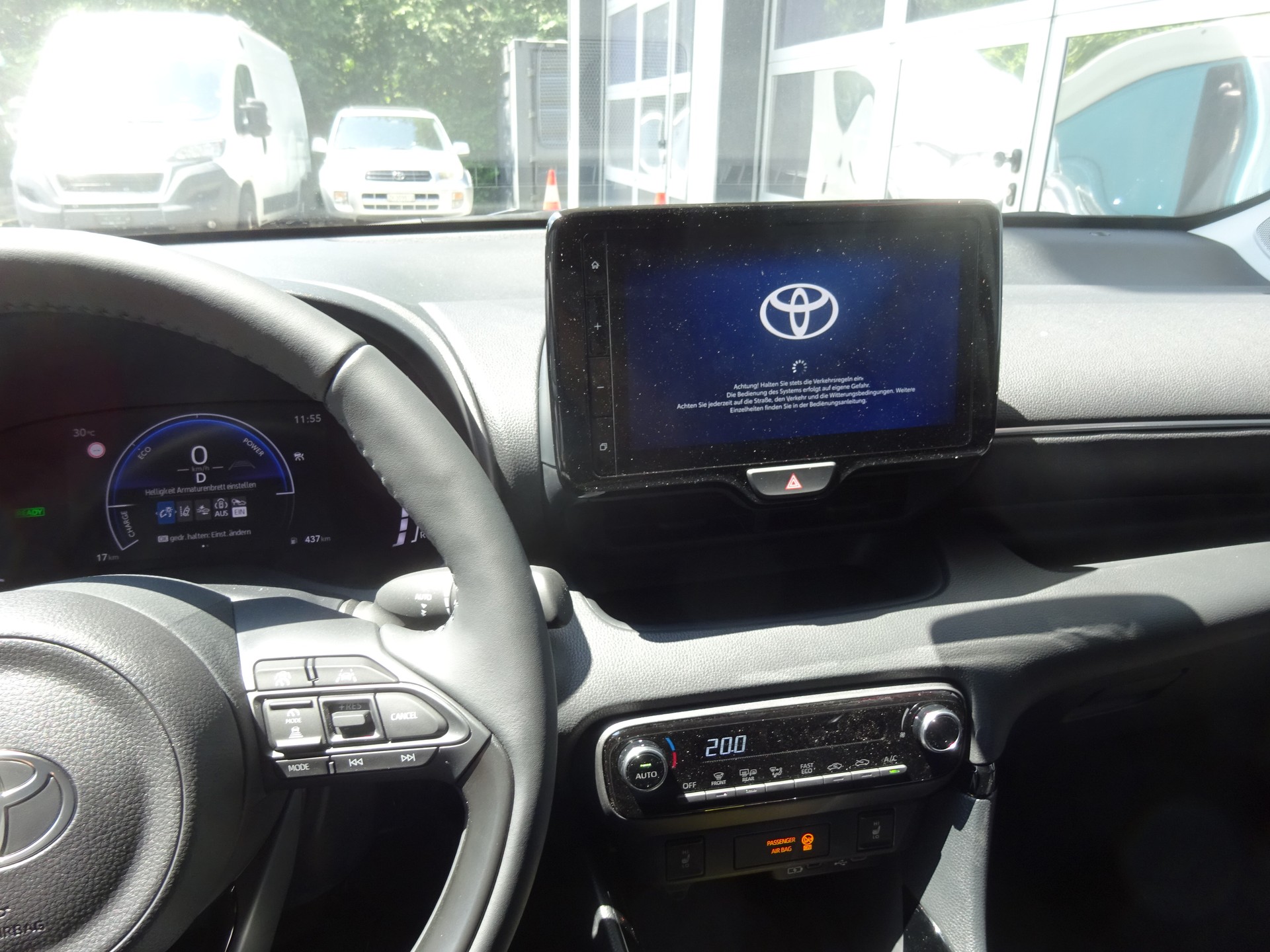 TOYOTA Yaris 1.5 Trend e-CVT-image-4
