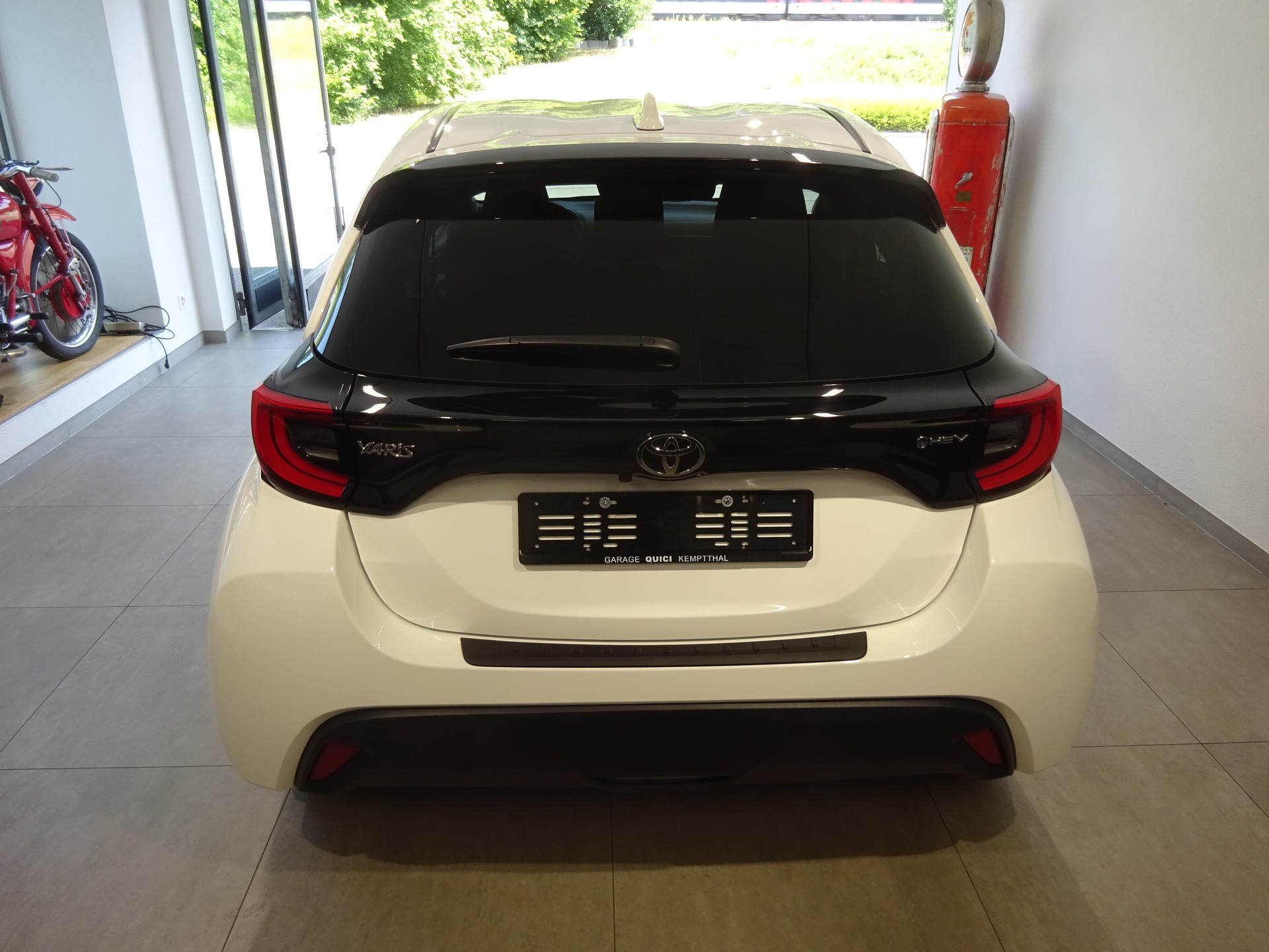 TOYOTA Yaris 1.5 Trend e-CVT-image-7