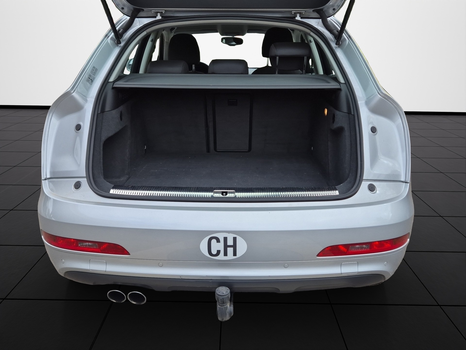 AUDI Q3 2.0 TFSI quattro S-tronic-image-11