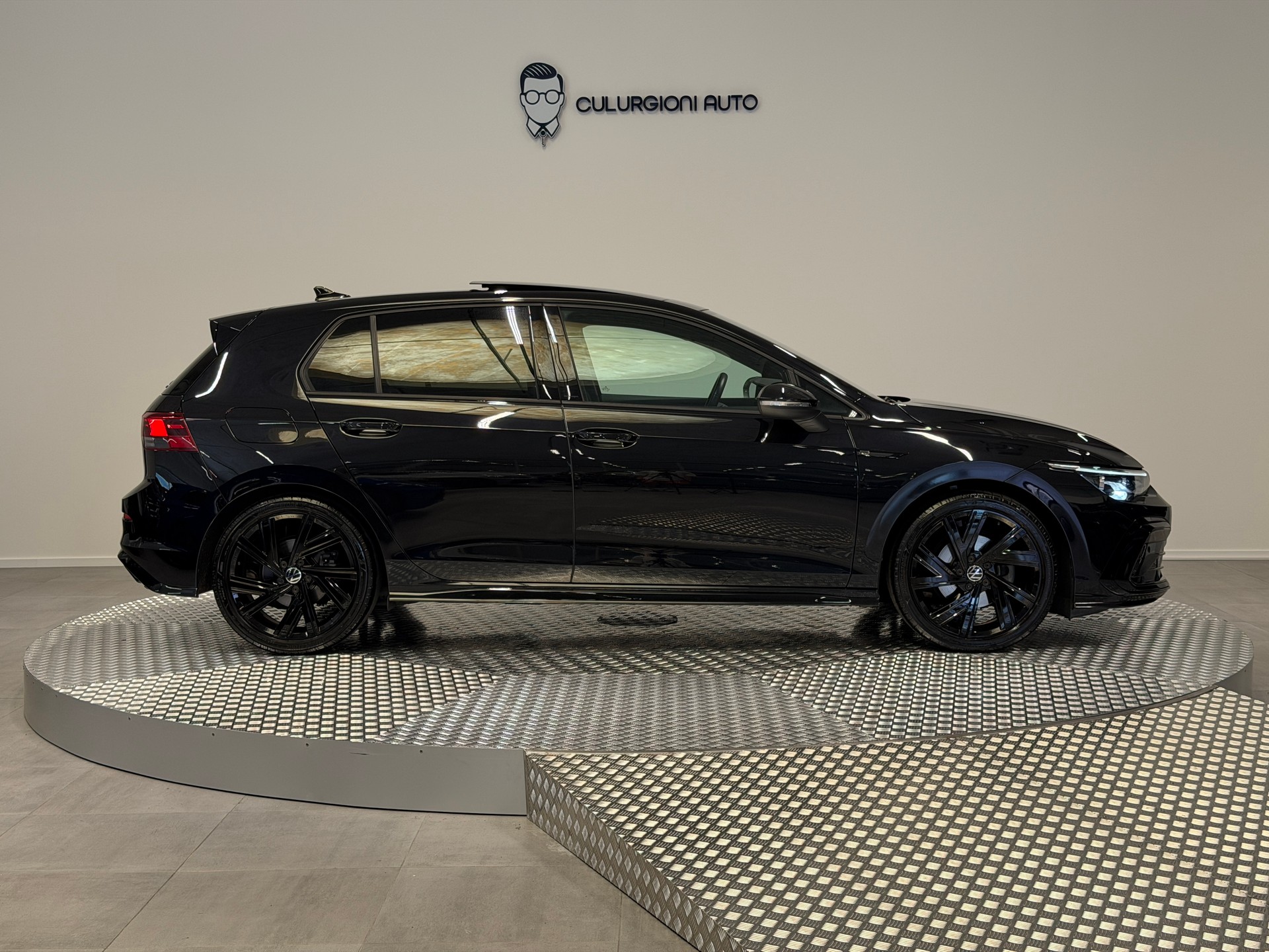 VW Golf 1.5 eTSI mHEV ACT R-Line DSG-image-3