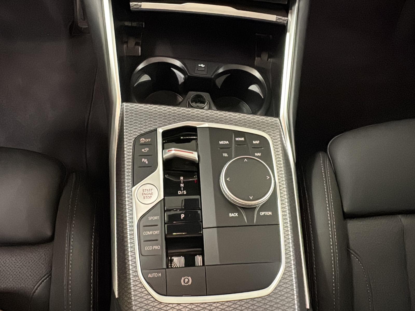 BMW 330d xDrive SAG Touring-image-17