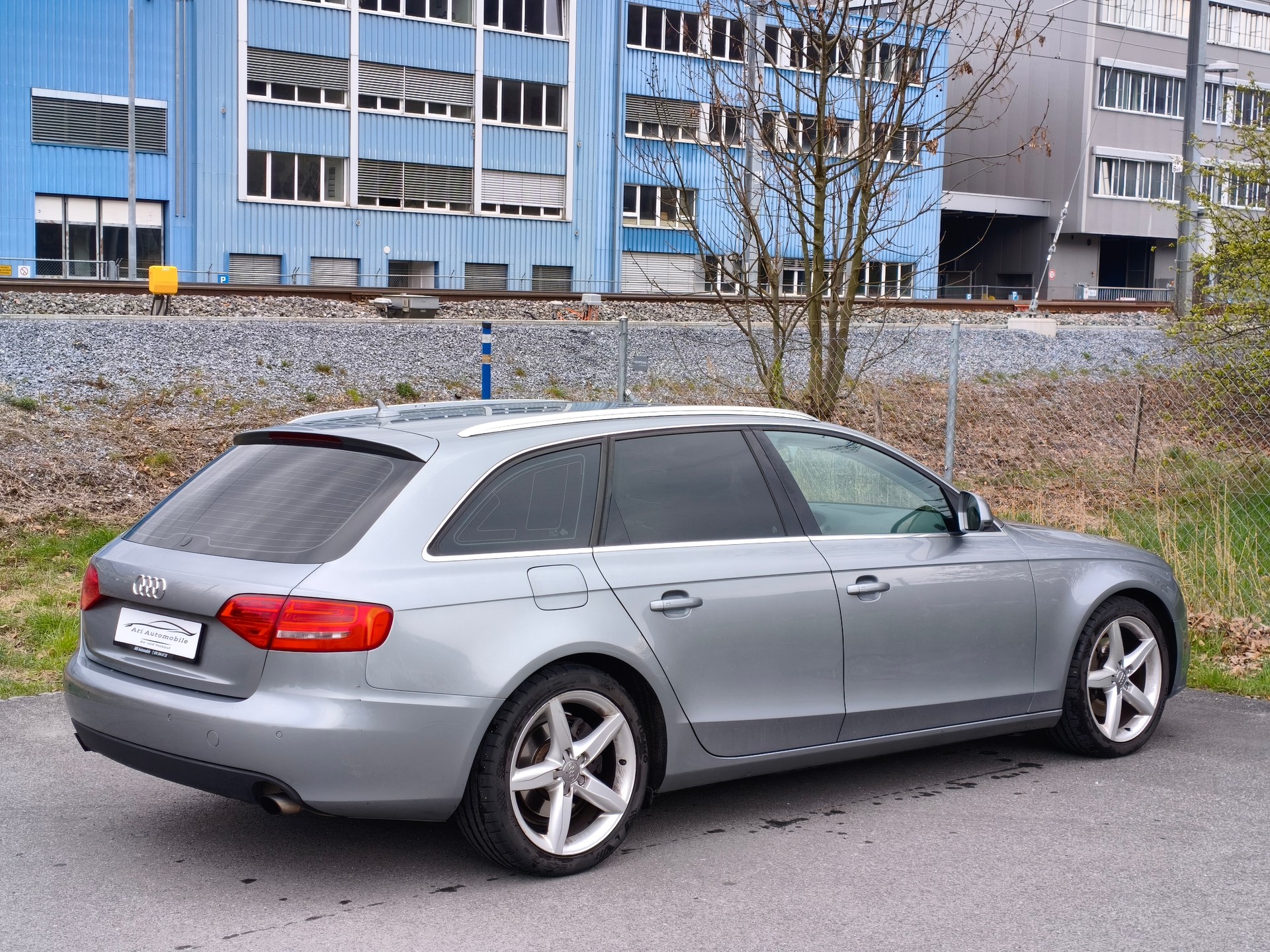 AUDI A4 Avant 2.0 TFSI multitronic-image-5