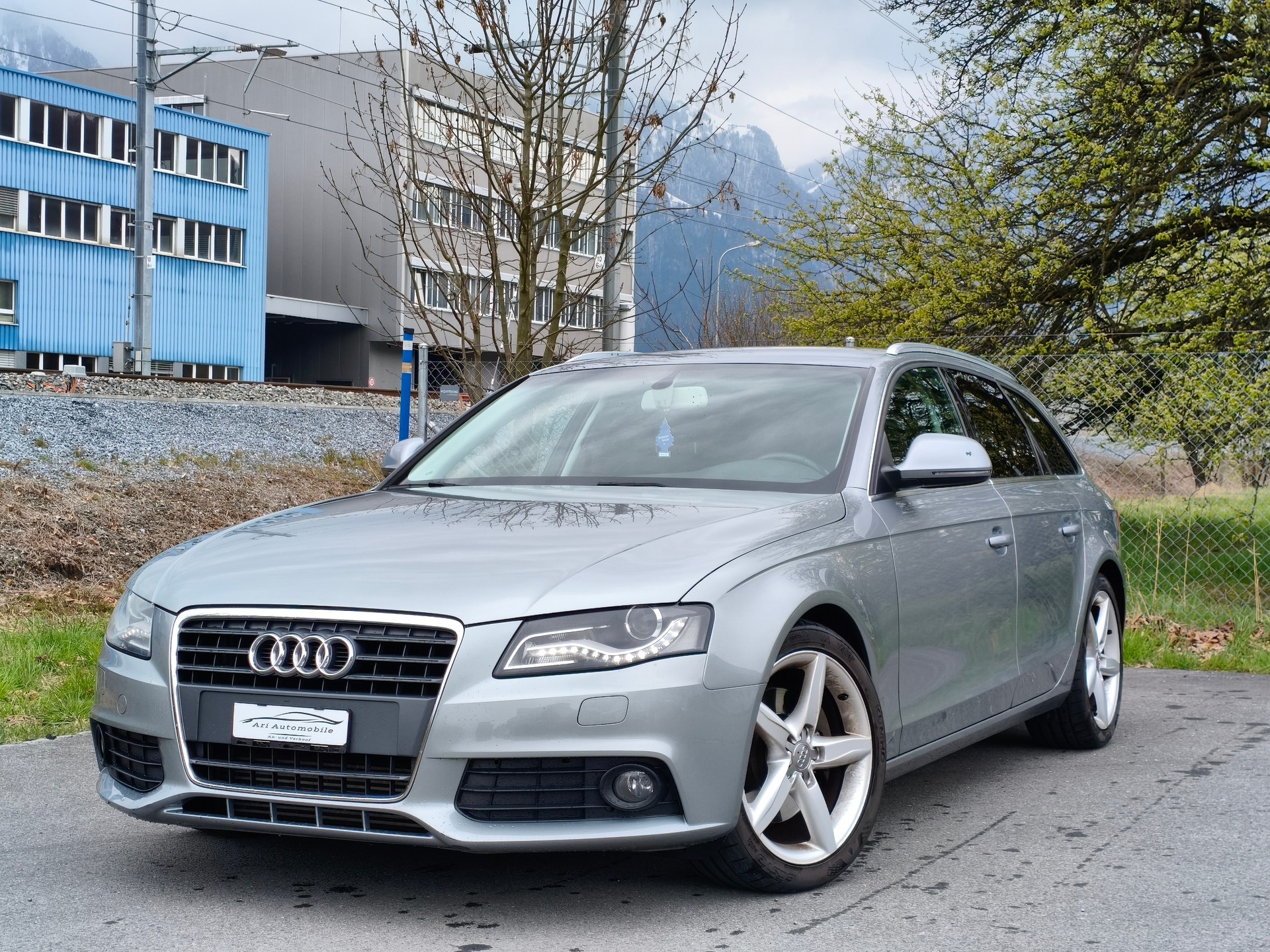 AUDI A4 Avant 2.0 TFSI multitronic-image-1
