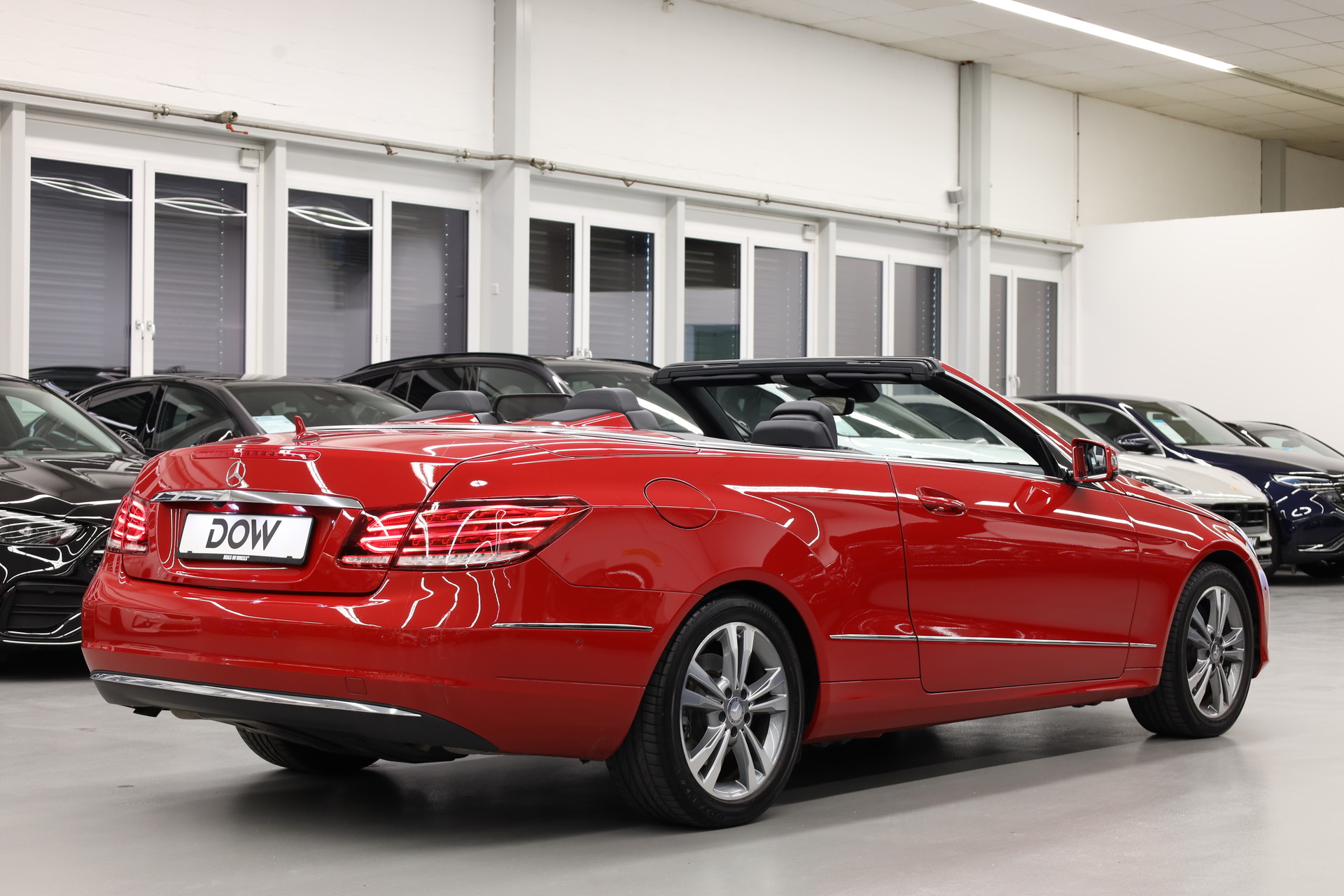 MERCEDES-BENZ E 320 Cabriolet-image-11