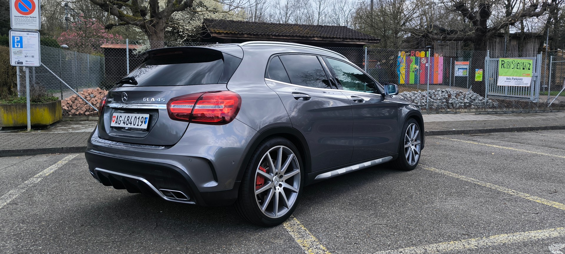 MERCEDES-BENZ GLA 45 AMG 4Matic 7G-DCT-image-3
