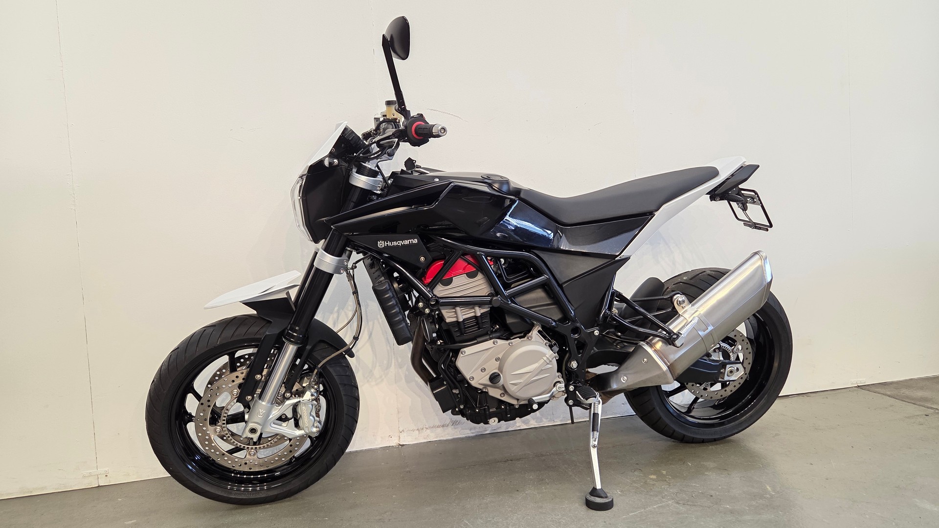 HUSQVARNA Nuda 900 ABS-showroom-element-3