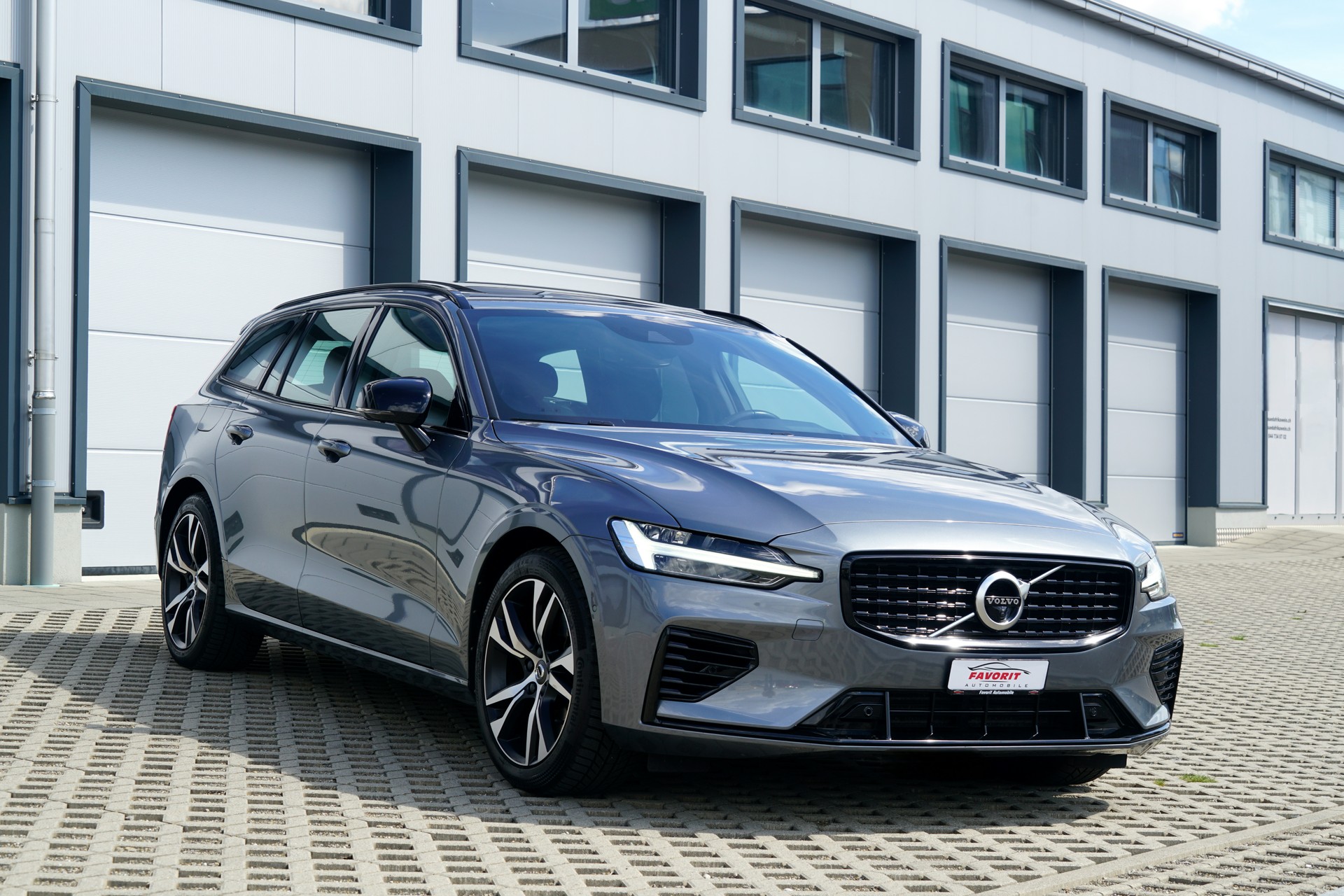 VOLVO V60 T6 eAWD Twin Engine R-Design Geartronic (CH)