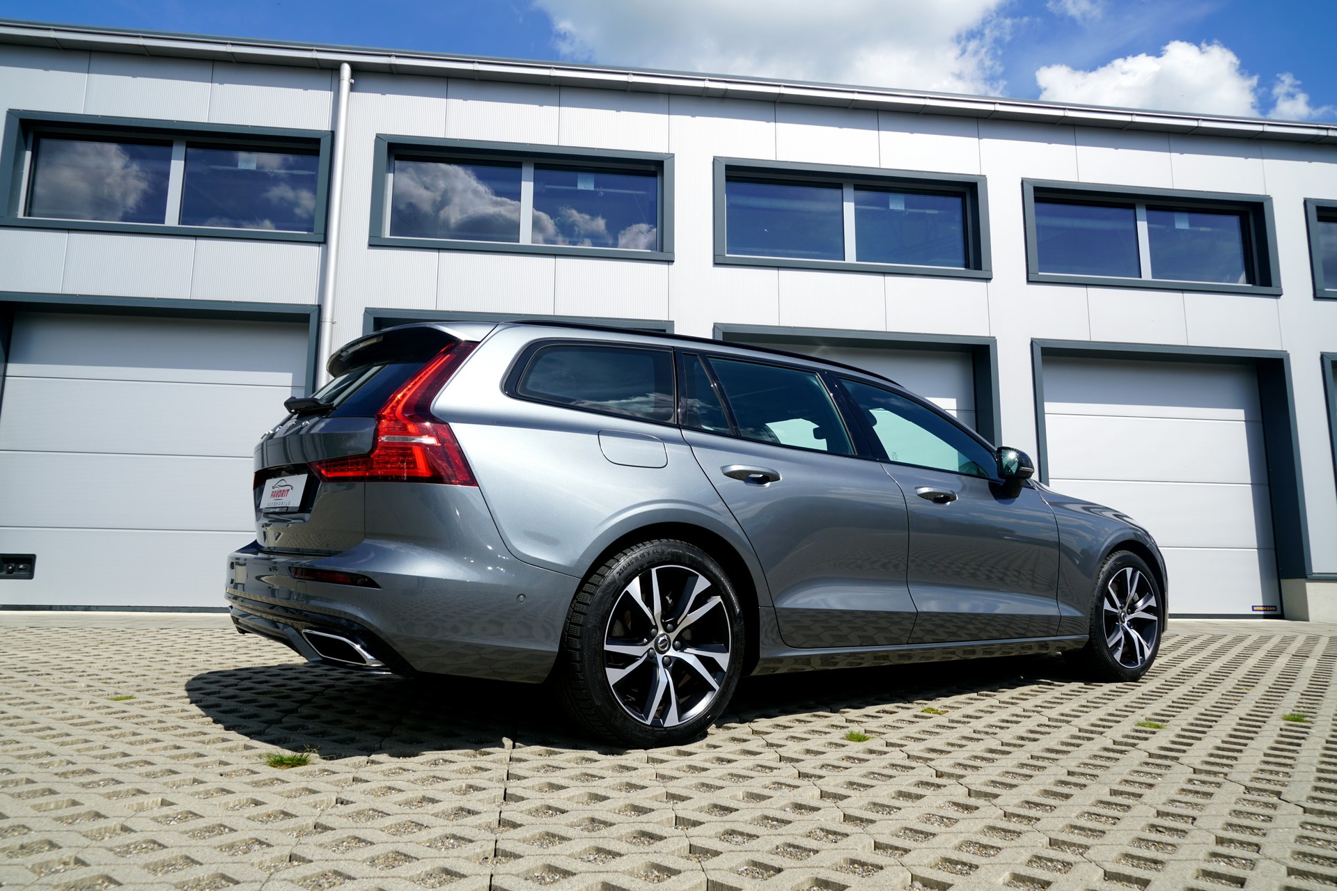 VOLVO V60 T6 eAWD Twin Engine R-Design Geartronic (CH)-image-10