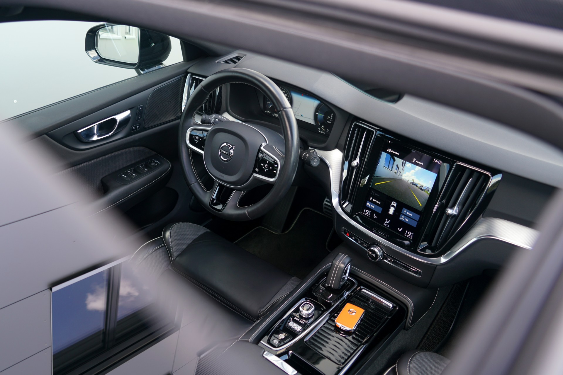 VOLVO V60 T6 eAWD Twin Engine R-Design Geartronic (CH)-image-3
