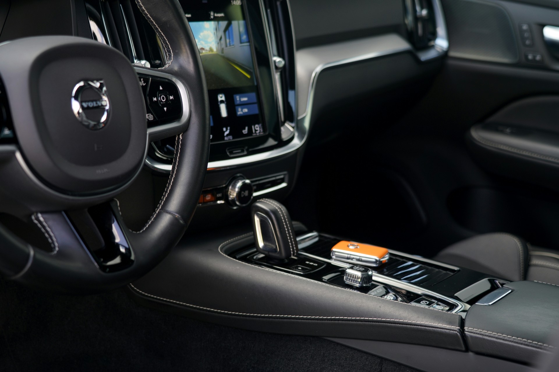 VOLVO V60 T6 eAWD Twin Engine R-Design Geartronic (CH)-image-6