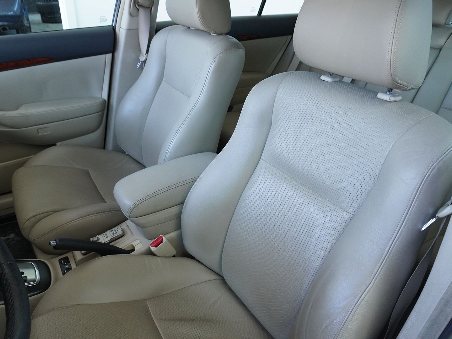 TOYOTA Avensis 2.0 D4 VVT-i Linea Sol Liftback-showroom-element-3